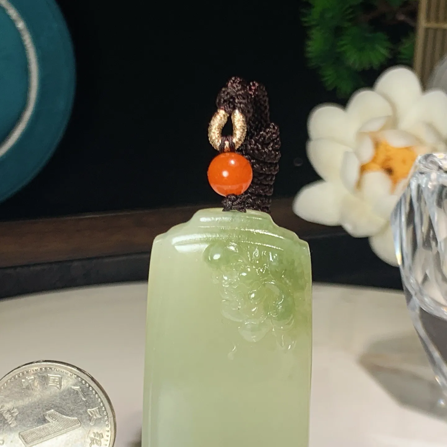 新疆和田玉蓝翠花开富贵平安无事牌挂件。尺寸49/27/9重31.5克。玉质细腻油润。手推出油。品相大气。lt251218