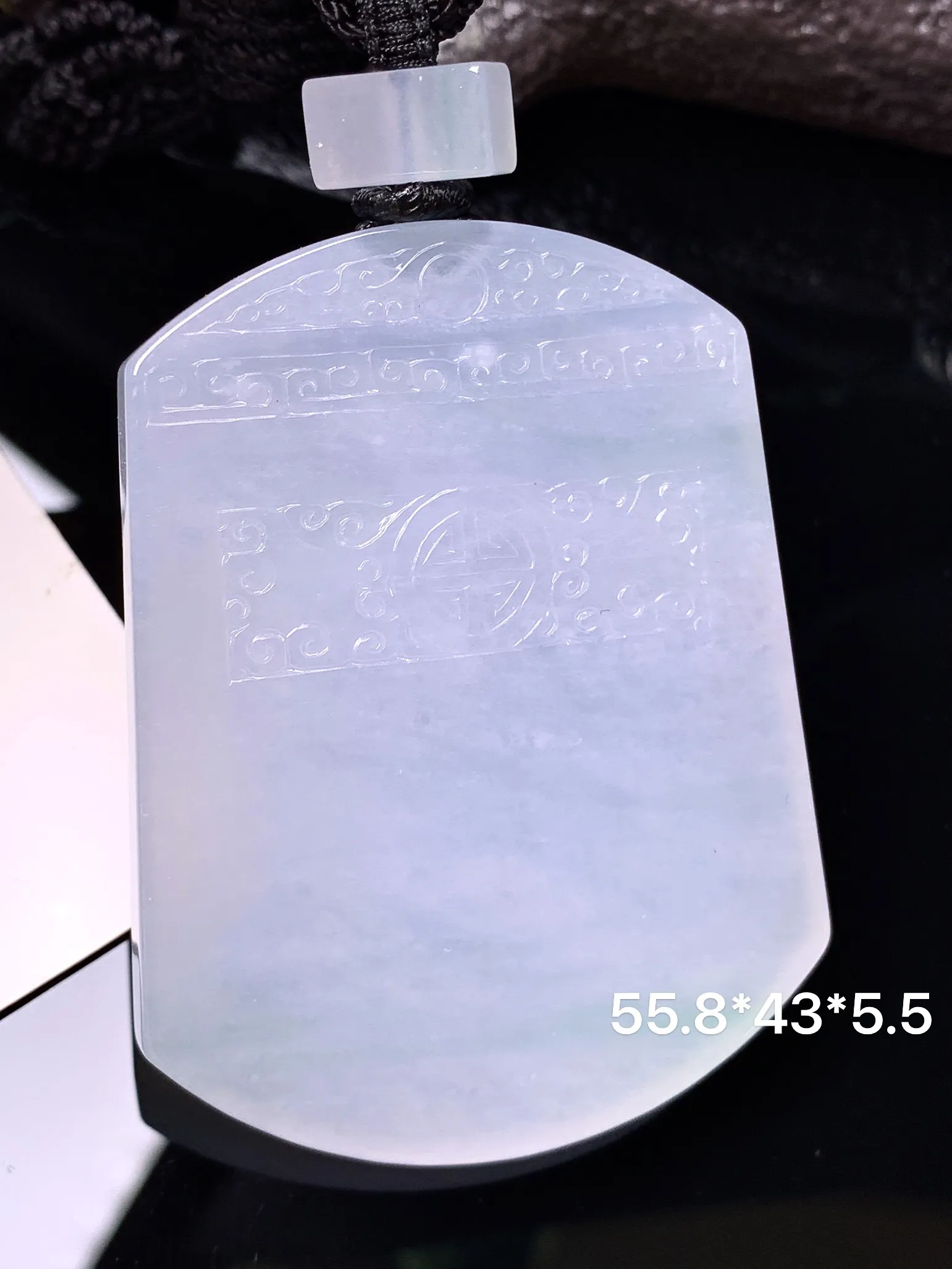 冰种无事牌吊坠 玉质细腻 色泽清新艳丽 整体尺寸55.8*43*5.5