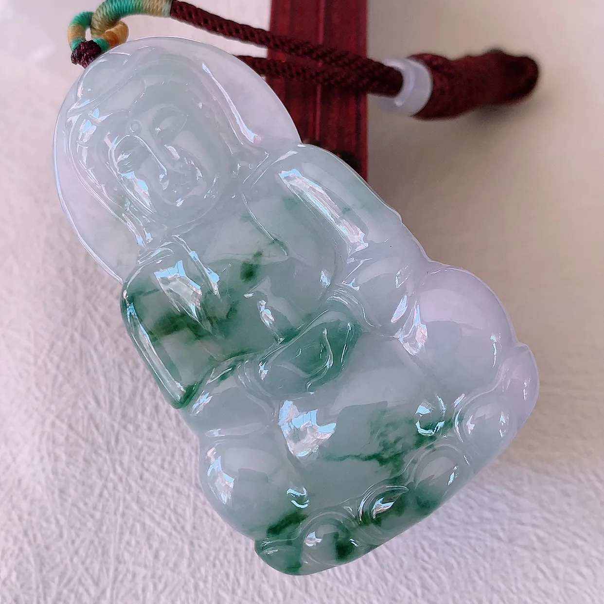 自然光实拍，大件冰飘花翡翠观音菩萨吊坠，赐福翡翠观音，翠绿迷人，观音面相端庄，佩戴时尚出众！#46.16