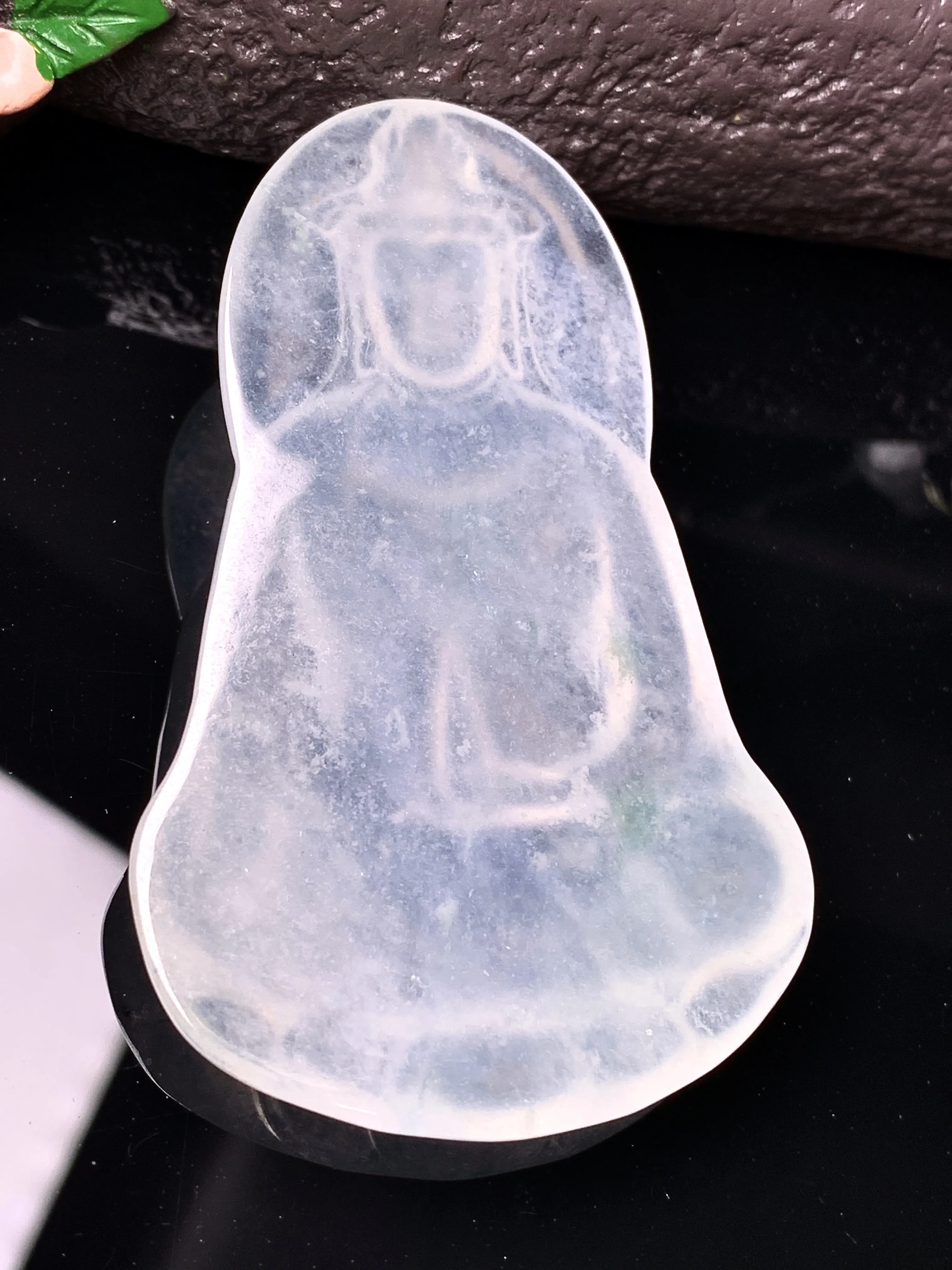 冰种观音吊坠 玉质细腻 色泽清新艳丽 整体尺寸60.5*37.7*5.8