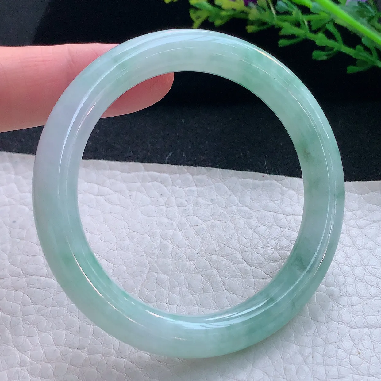 n小圈口52*8.5叮当镯 翡翠a货玉手镯精美飘花圆条玉手环 美人镯