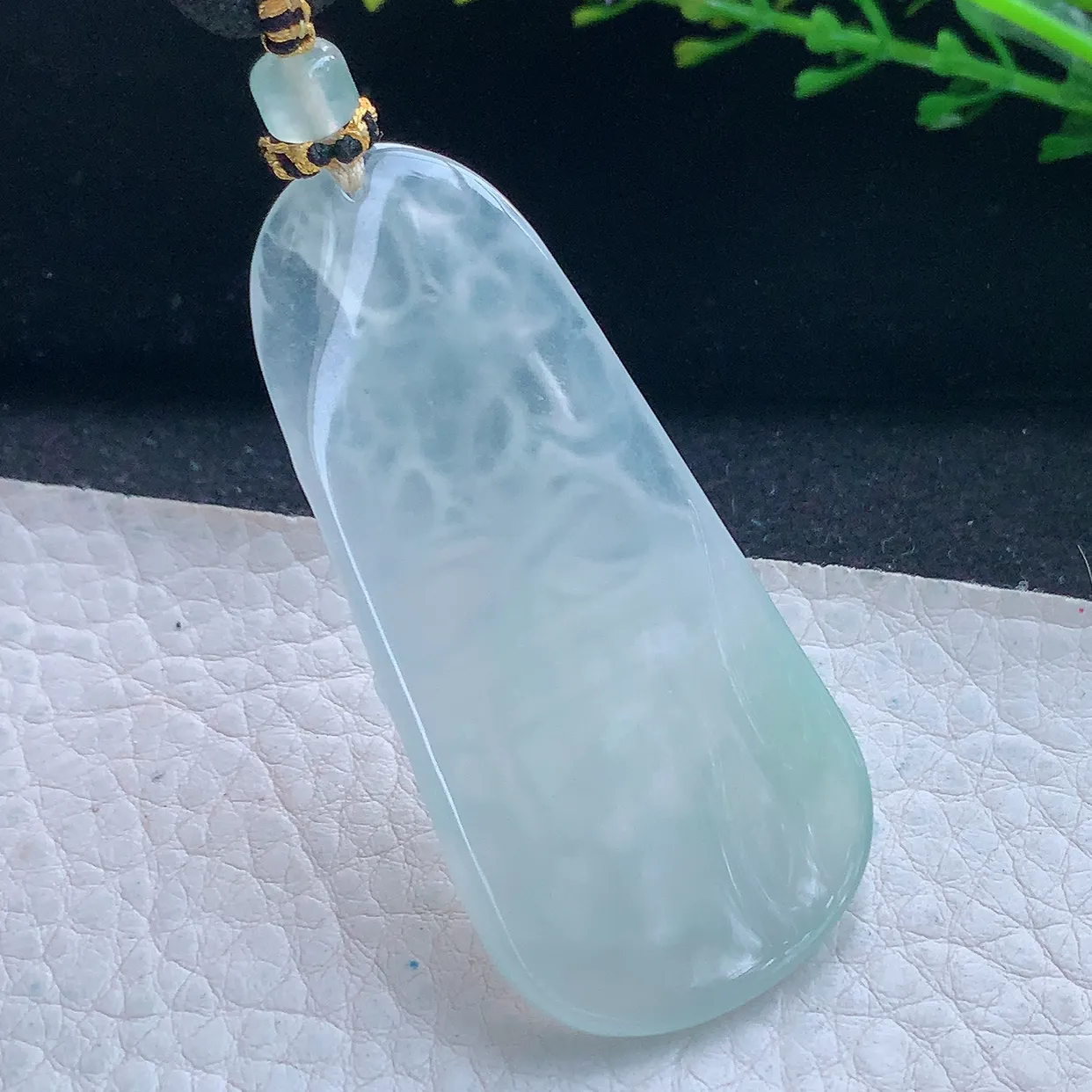 yl实拍59.3*28.5*5.2翡翠a货精雕冰种持莲观音 玉观音玉吊坠 玉挂件