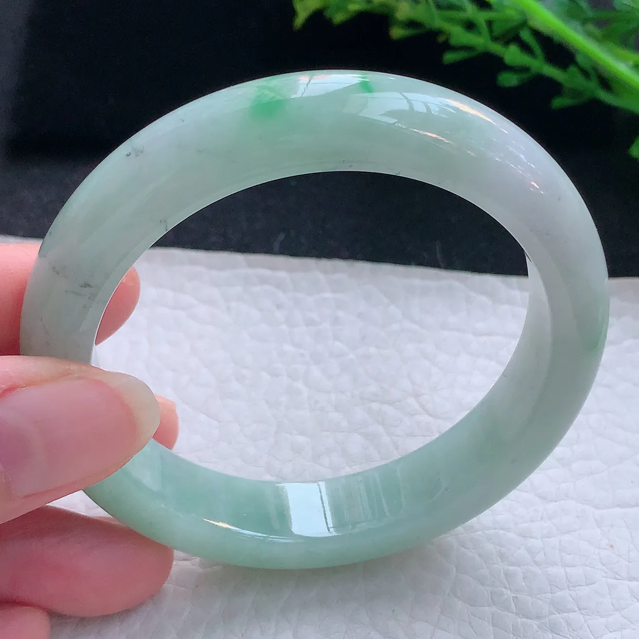 n自然光56*12.5*8.5平安镯 翡翠a货玉手镯精美飘阳绿宽边玉手环