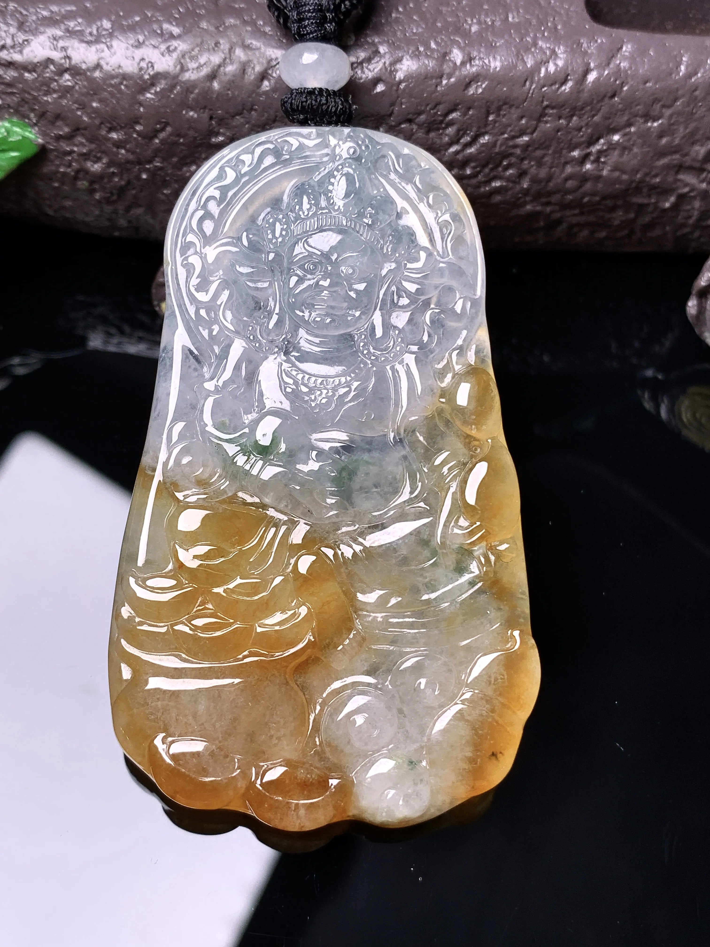 飘黄翡黄财神吊坠 玉质细腻 色泽清新艳丽 整体尺寸58.5*35*5.6