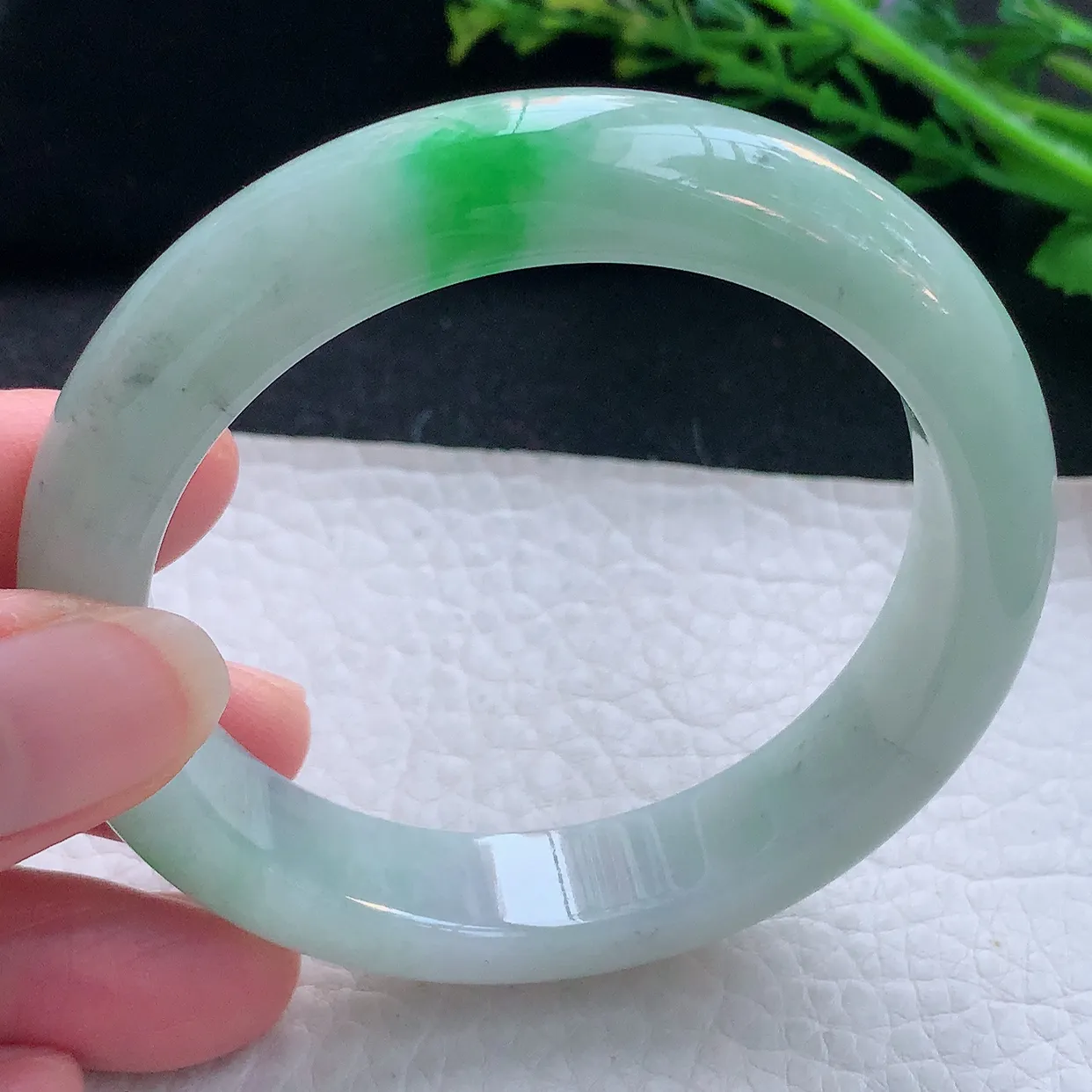 n自然光56*12.5*8.5平安镯 翡翠a货玉手镯精美飘阳绿宽边玉手环
