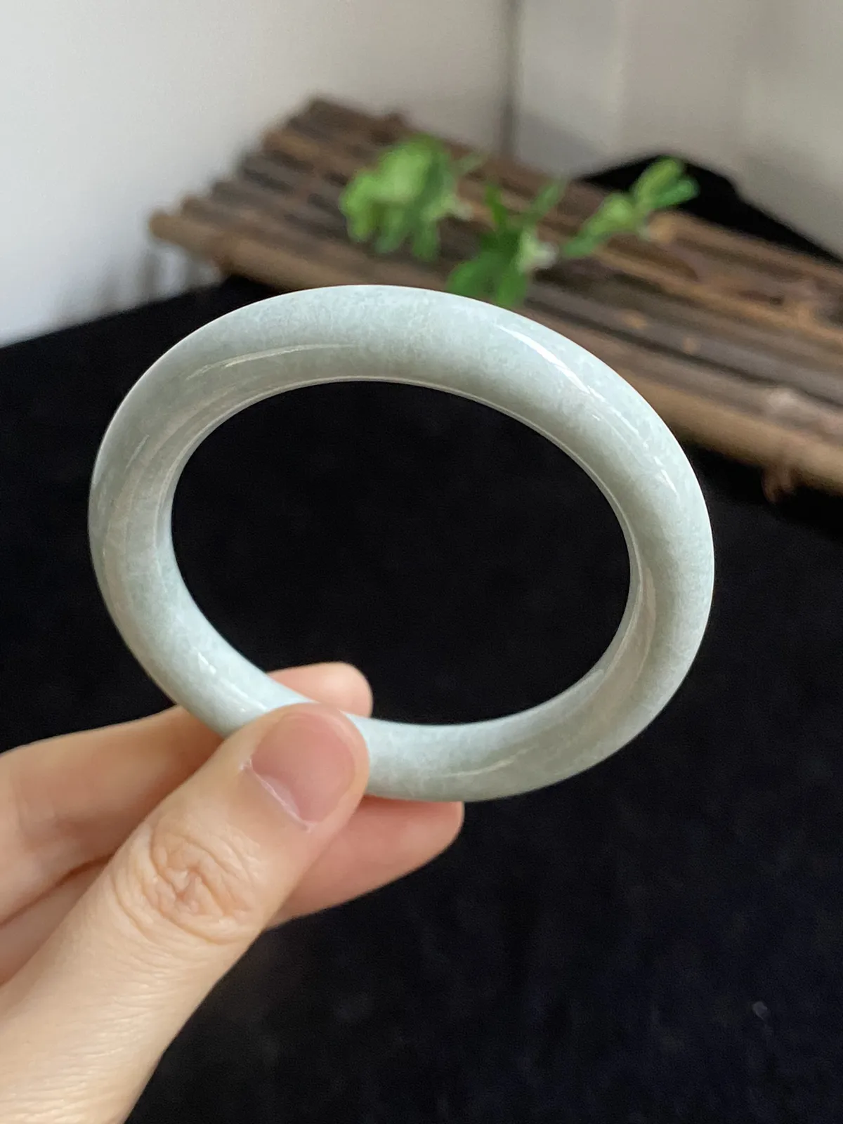 贵妃镯52圈口，翡翠手镯