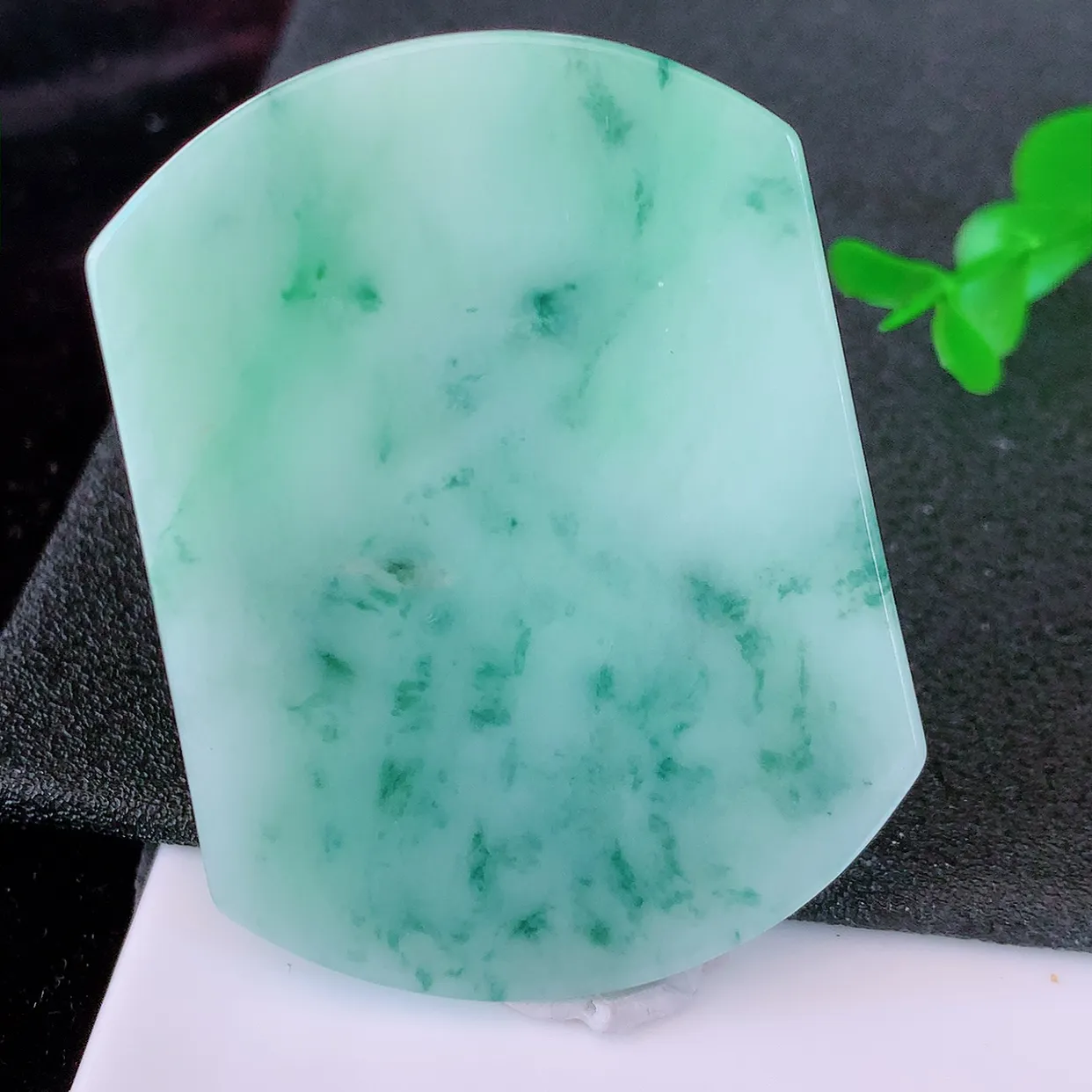 自然光实拍，冰润飘花翡翠平安无事牌吊坠，平平安安，无事牌翠色灵动，佩戴平安时尚！#46.16