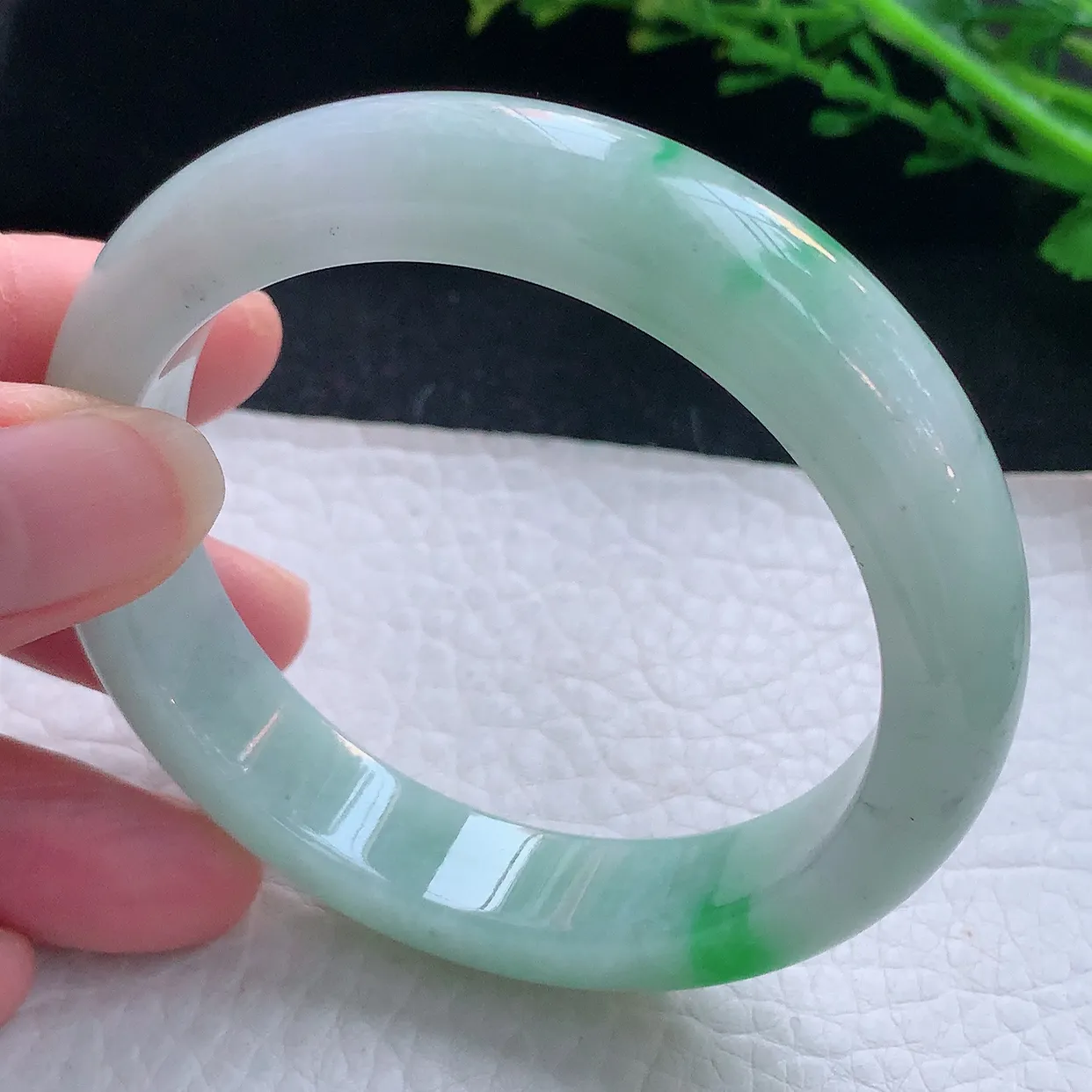 n自然光56*12.5*8.5平安镯 翡翠a货玉手镯精美飘阳绿宽边玉手环