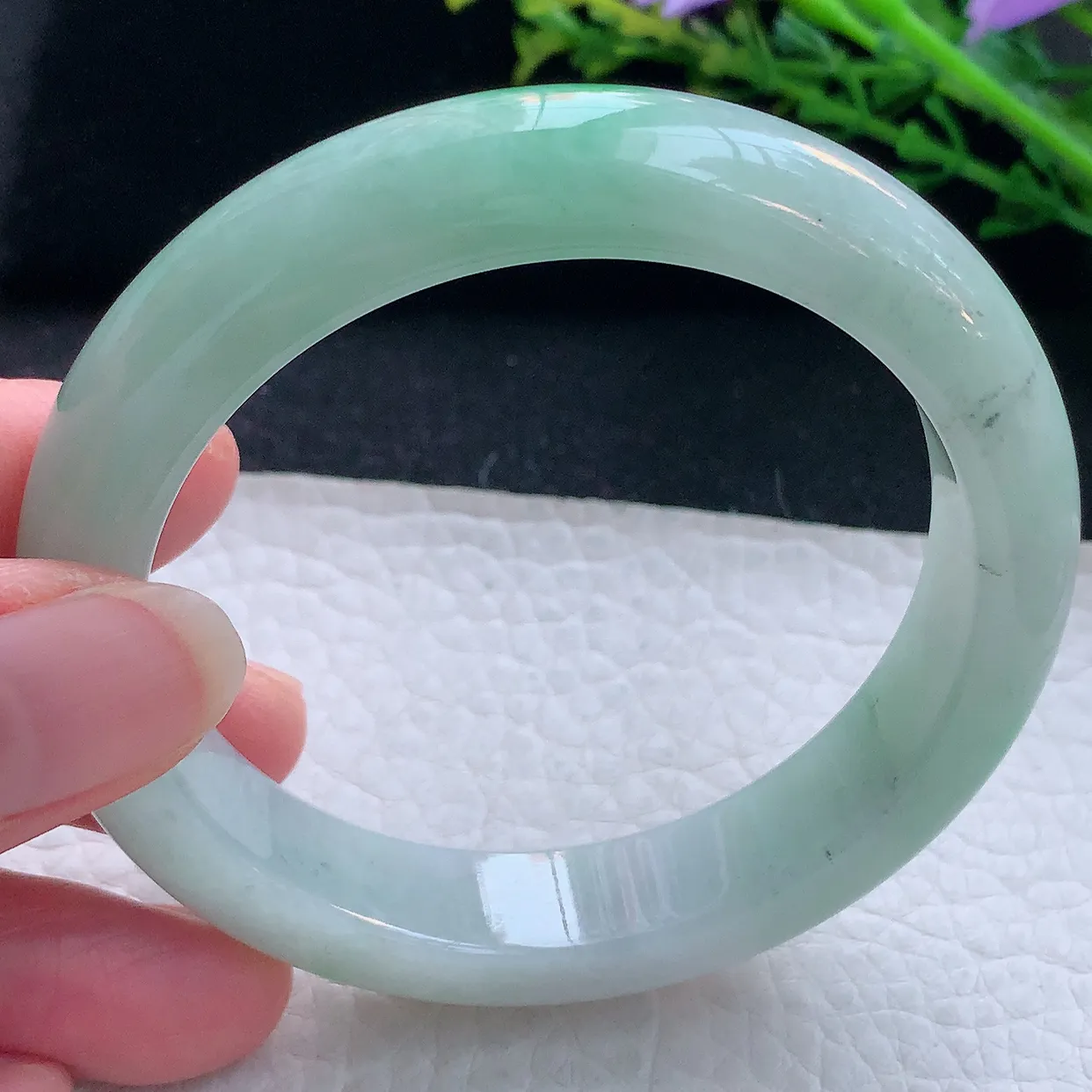 n自然光56*12.5*8.5平安镯 翡翠a货玉手镯精美飘阳绿宽边玉手环