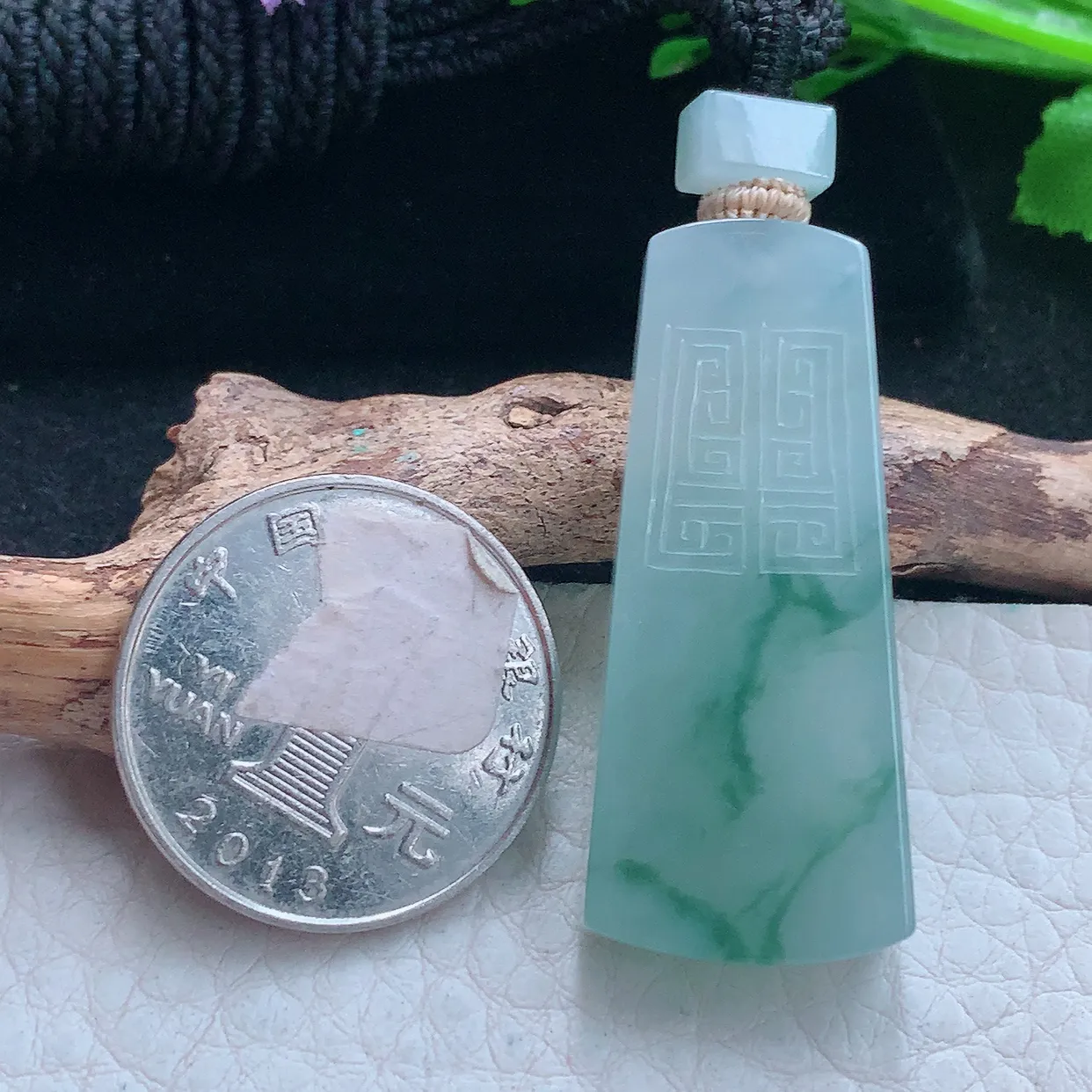 yl实拍40.2*17.6*6翡翠a货精雕冰飘花怀古雕无事牌玉吊坠 玉挂件