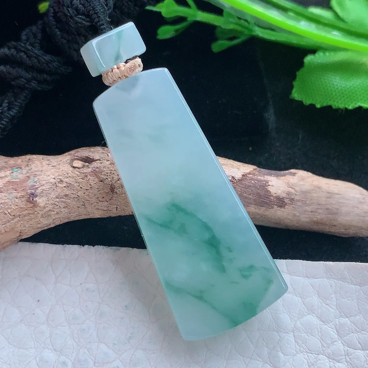 yl实拍40.2*17.6*6翡翠a货精雕冰飘花怀古雕无事牌玉吊坠 玉挂件