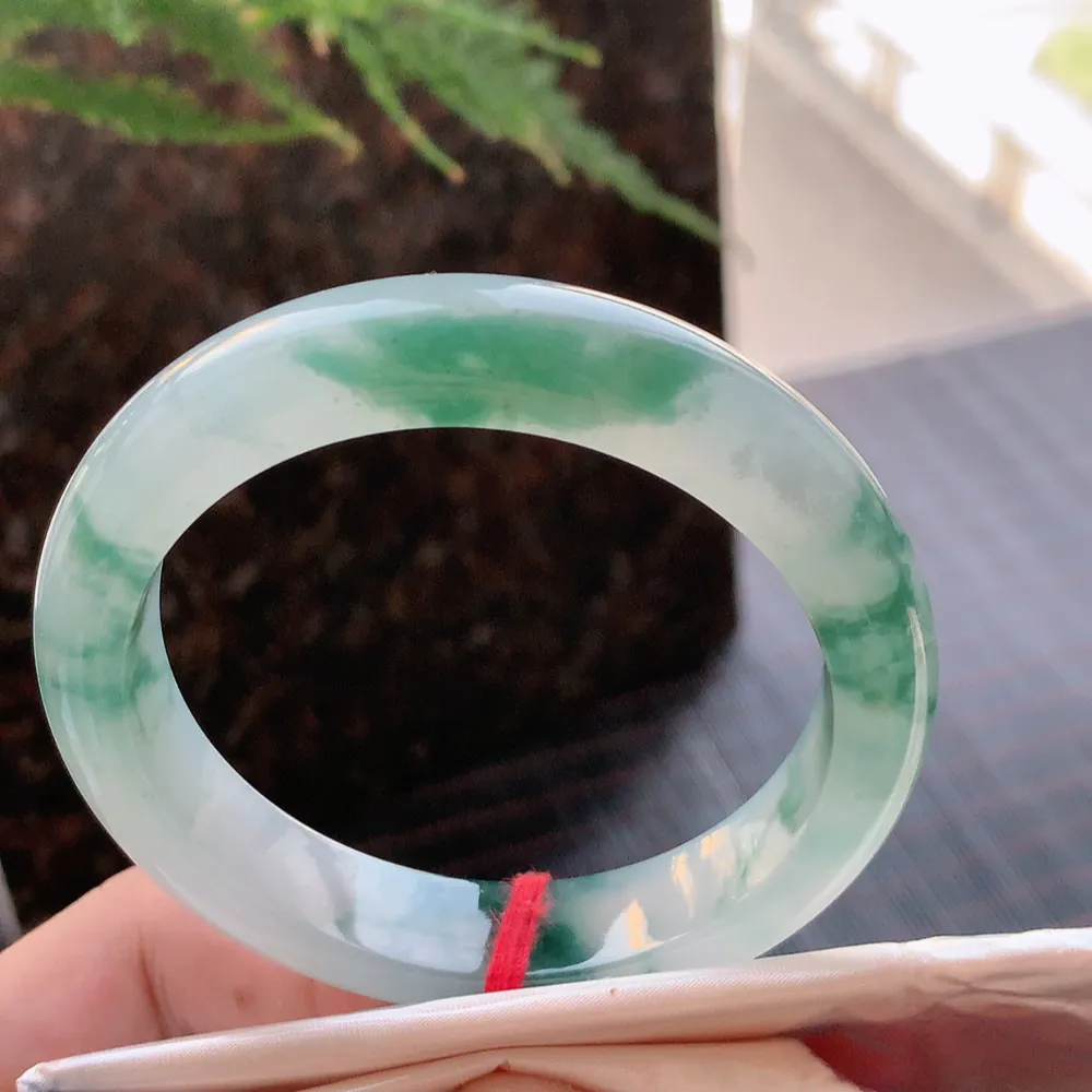 正圈高冰飘花 无瑕 尺寸:56.1/12/8.4 花美 种水好