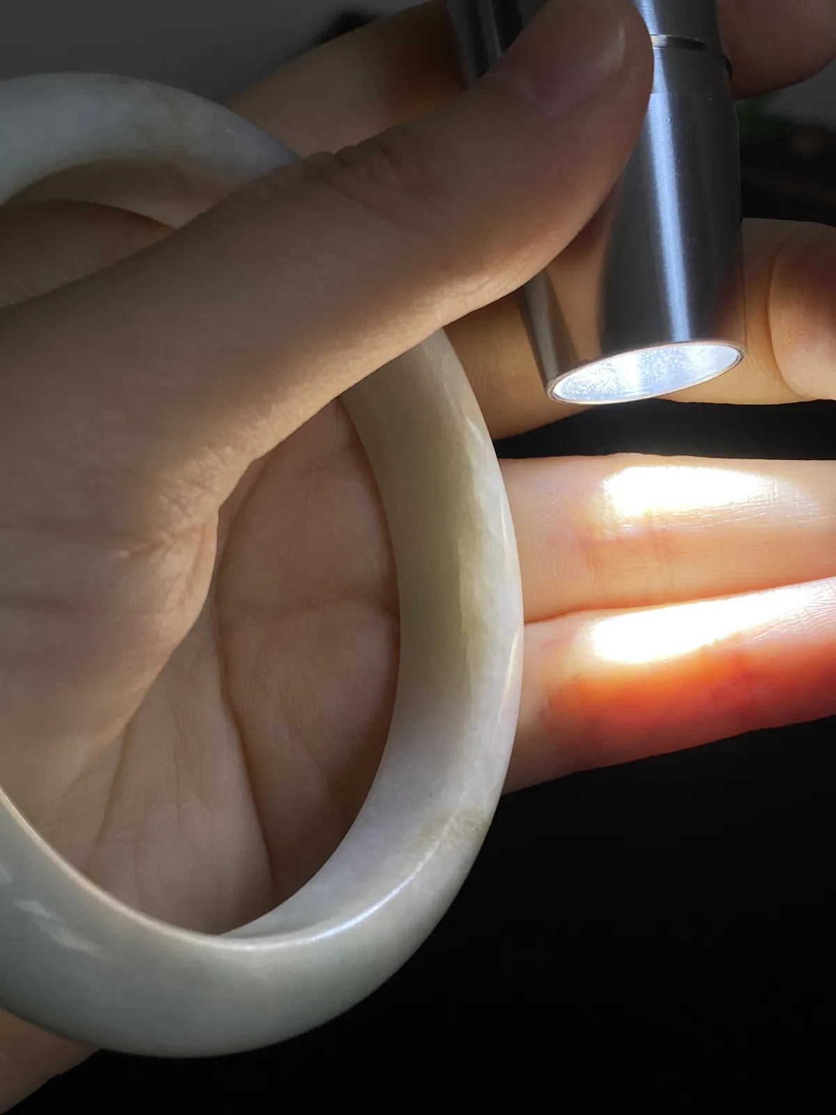 正圈57圈口，翡翠手镯，种老肉细，底子细腻，仙气飘飘，上手非常漂亮