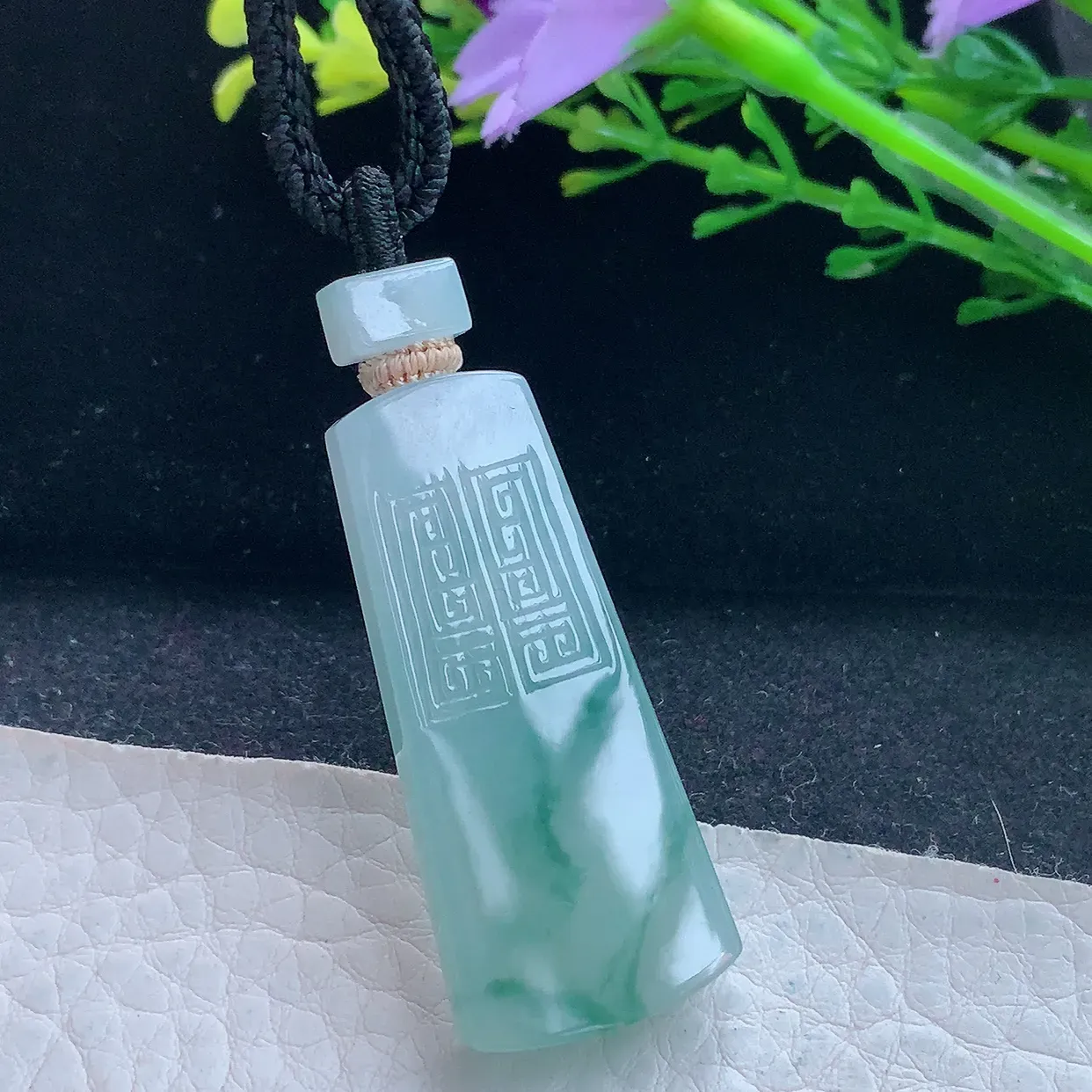 yl实拍40.2*17.6*6翡翠a货精雕冰飘花怀古雕无事牌玉吊坠 玉挂件