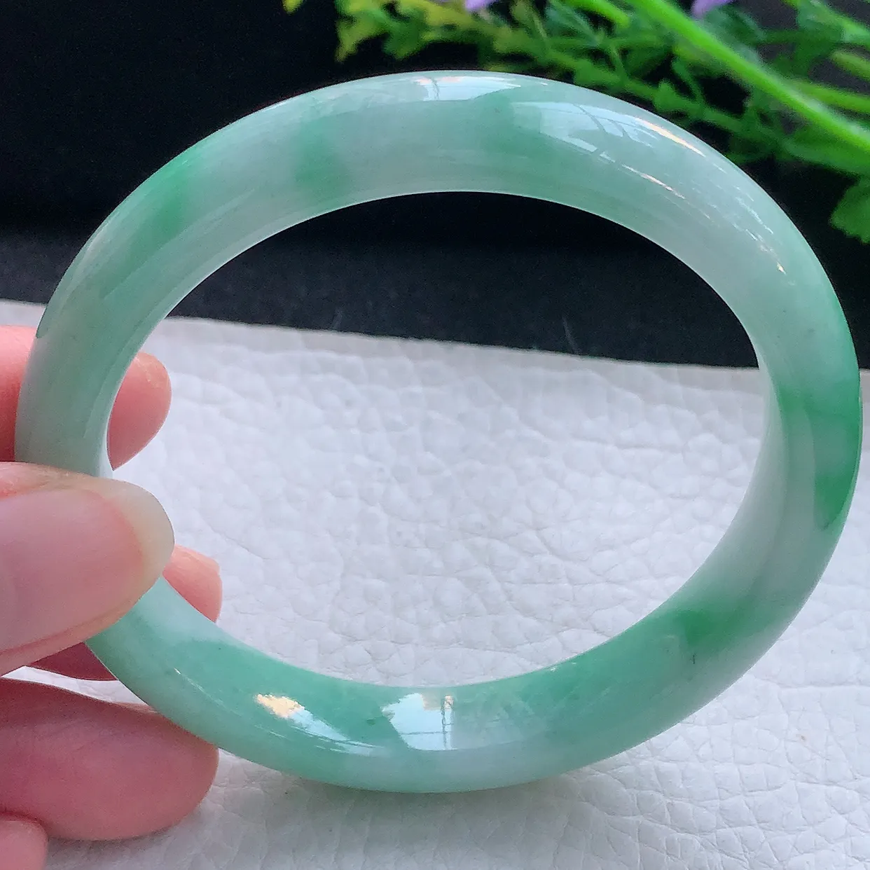 js自然光58.5*11.3*7.8平安镯 翡翠a货玉手镯精美飘绿宽边玉手环