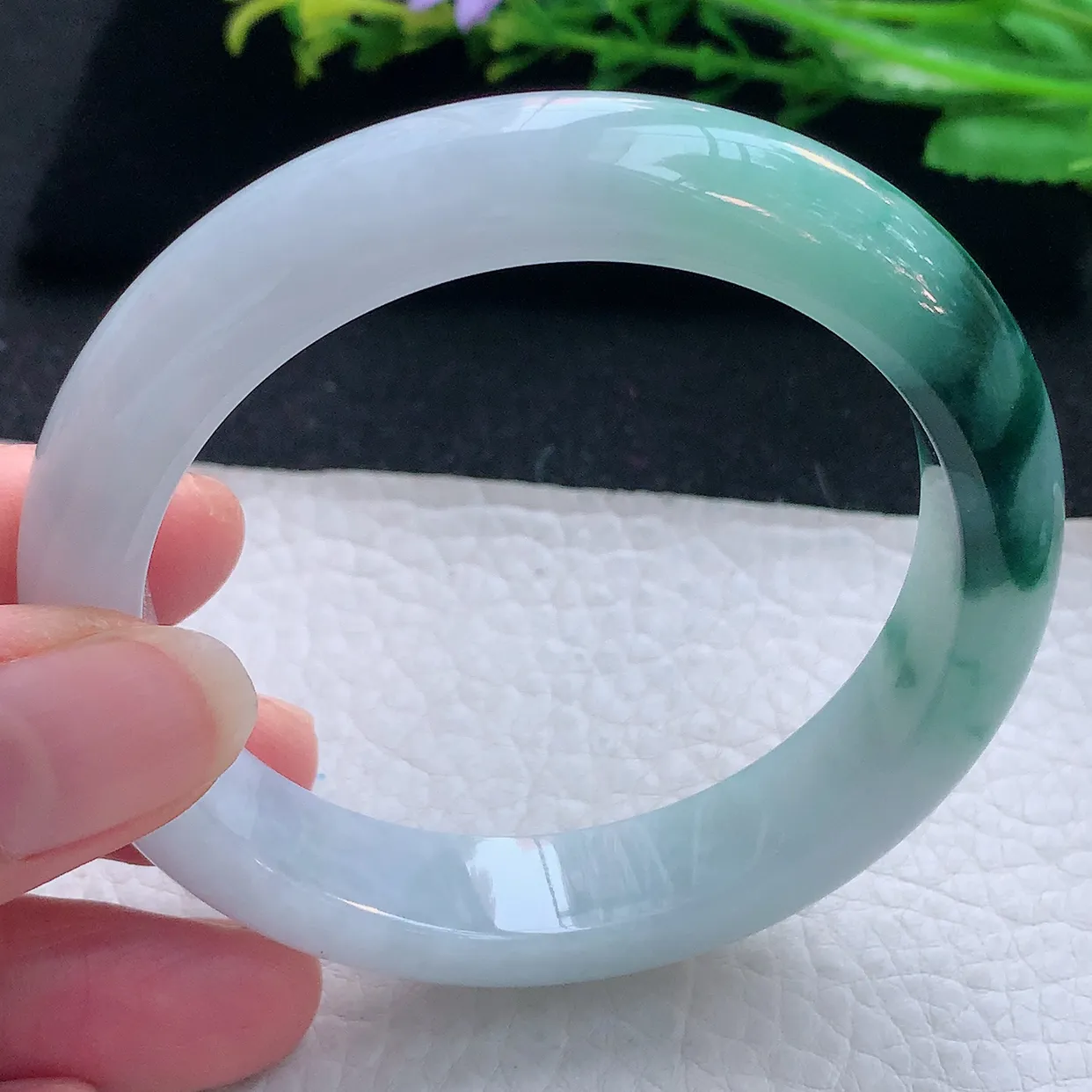 nr自然光56*12.2*8.5平安镯 翡翠a货玉手镯飘蓝花宽边玉手环