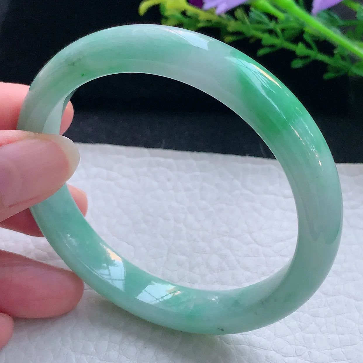 js自然光58.5*11.3*7.8平安镯 翡翠a货玉手镯精美飘绿宽边玉手环