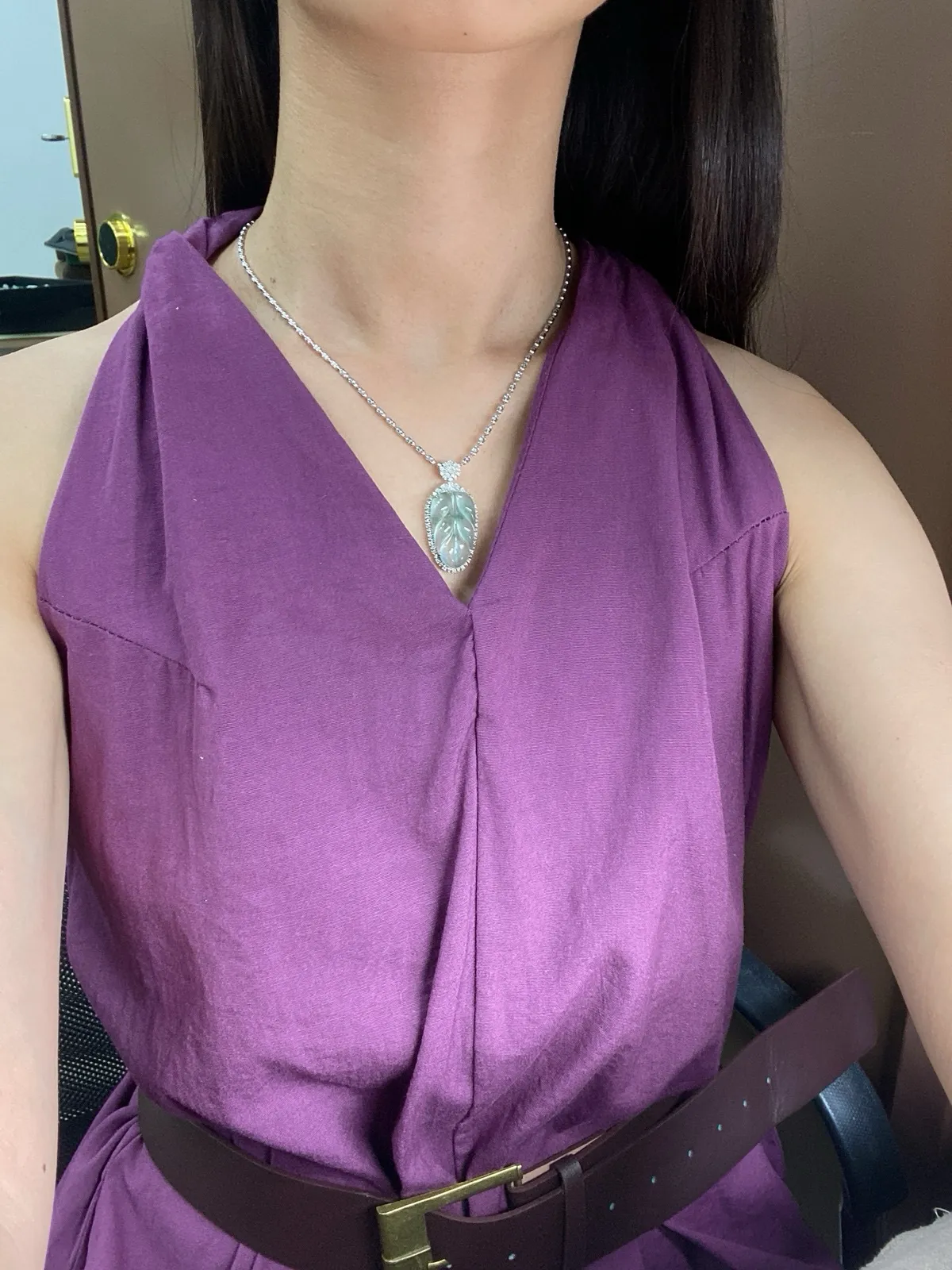 【冰种飘花叶子】金枝玉叶，质地细腻，冰润透亮，光泽出众，18k金钻镶嵌，裸石尺寸26*15.1*4.1毫米