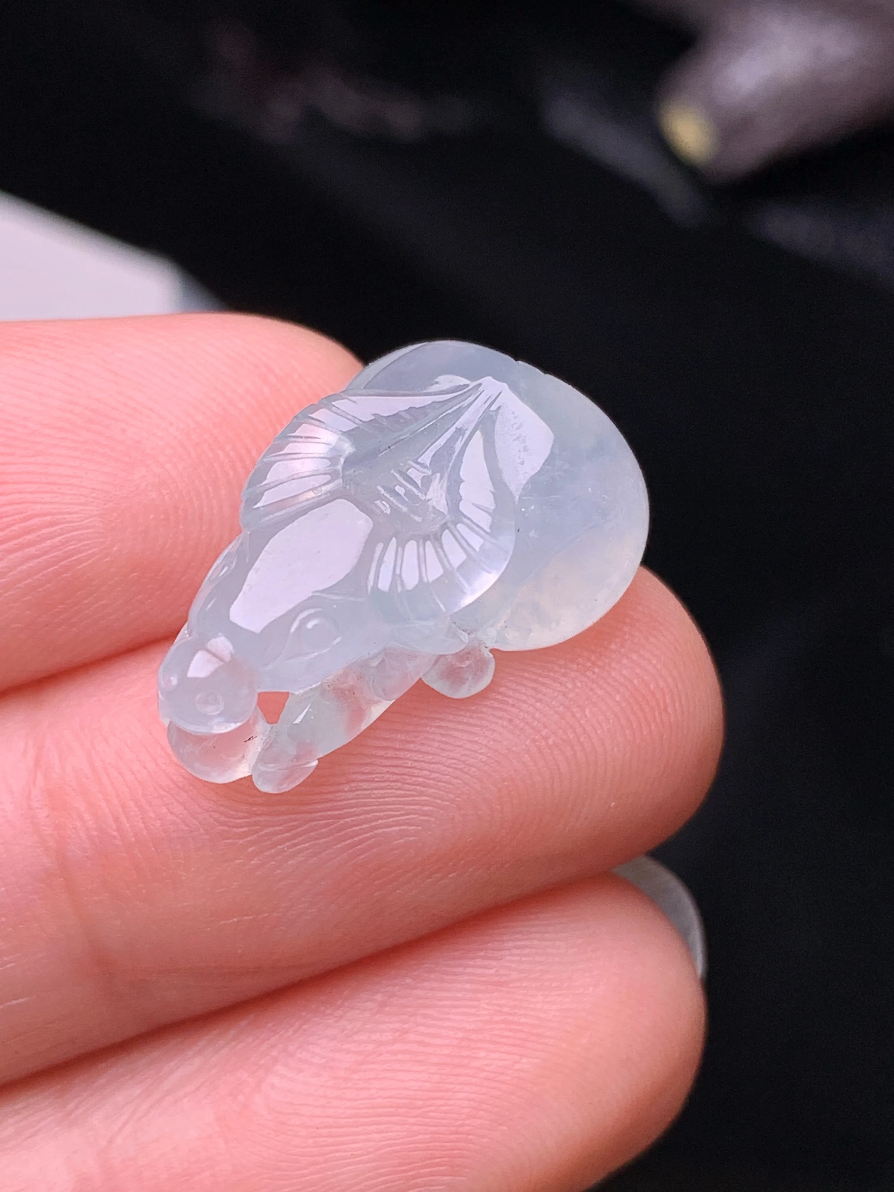 冰种生肖牛吊坠 玉质细腻 色泽清新艳丽 整体尺寸19.5*13*7.6