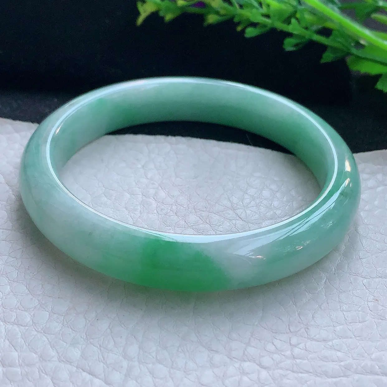 js自然光58.5*11.3*7.8平安镯 翡翠a货玉手镯精美飘绿宽边玉手环