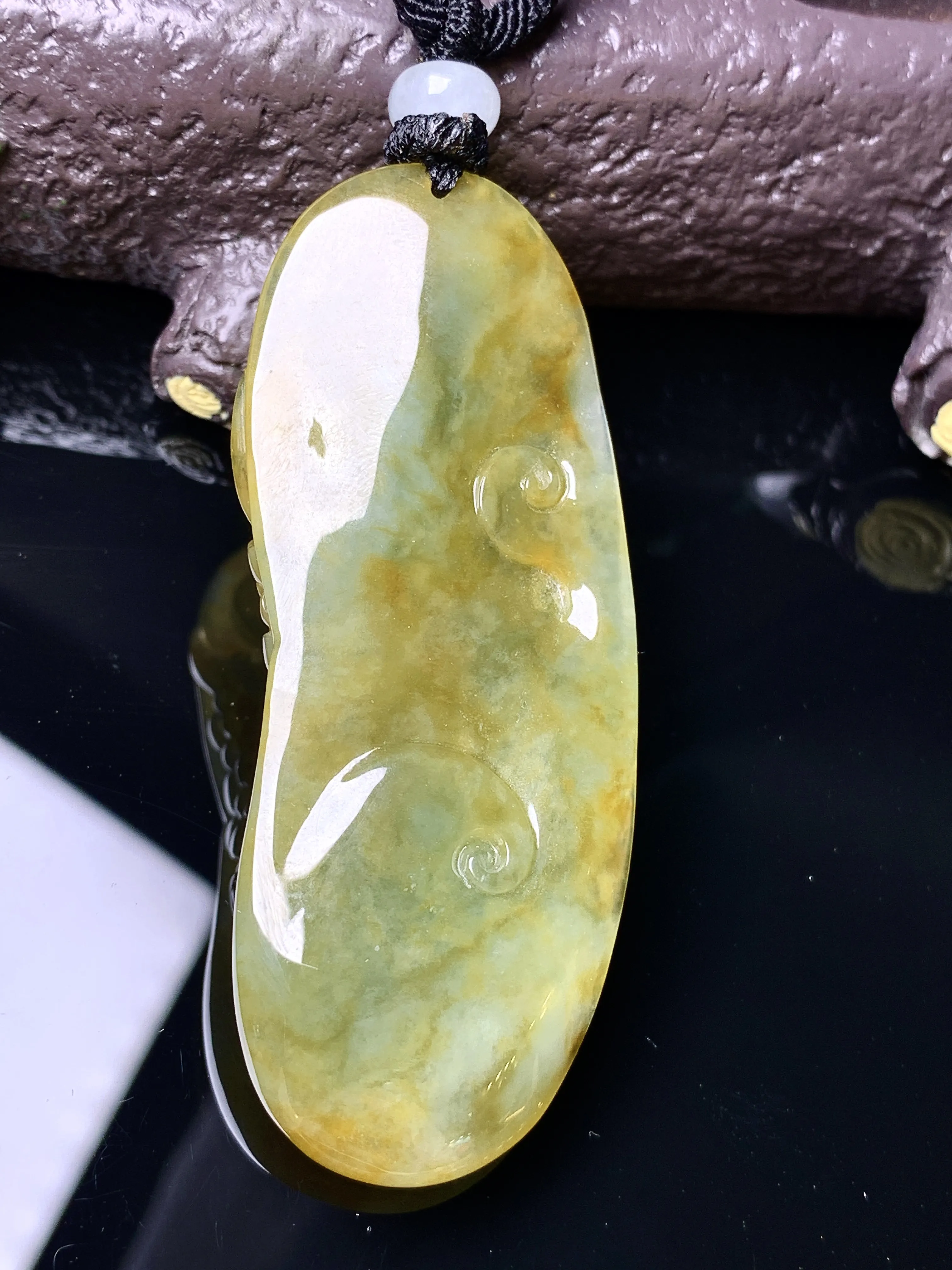 冰黄翡梅花鹿吊坠 玉质细腻 色泽清新艳丽 整体尺寸59*23.2*7.8