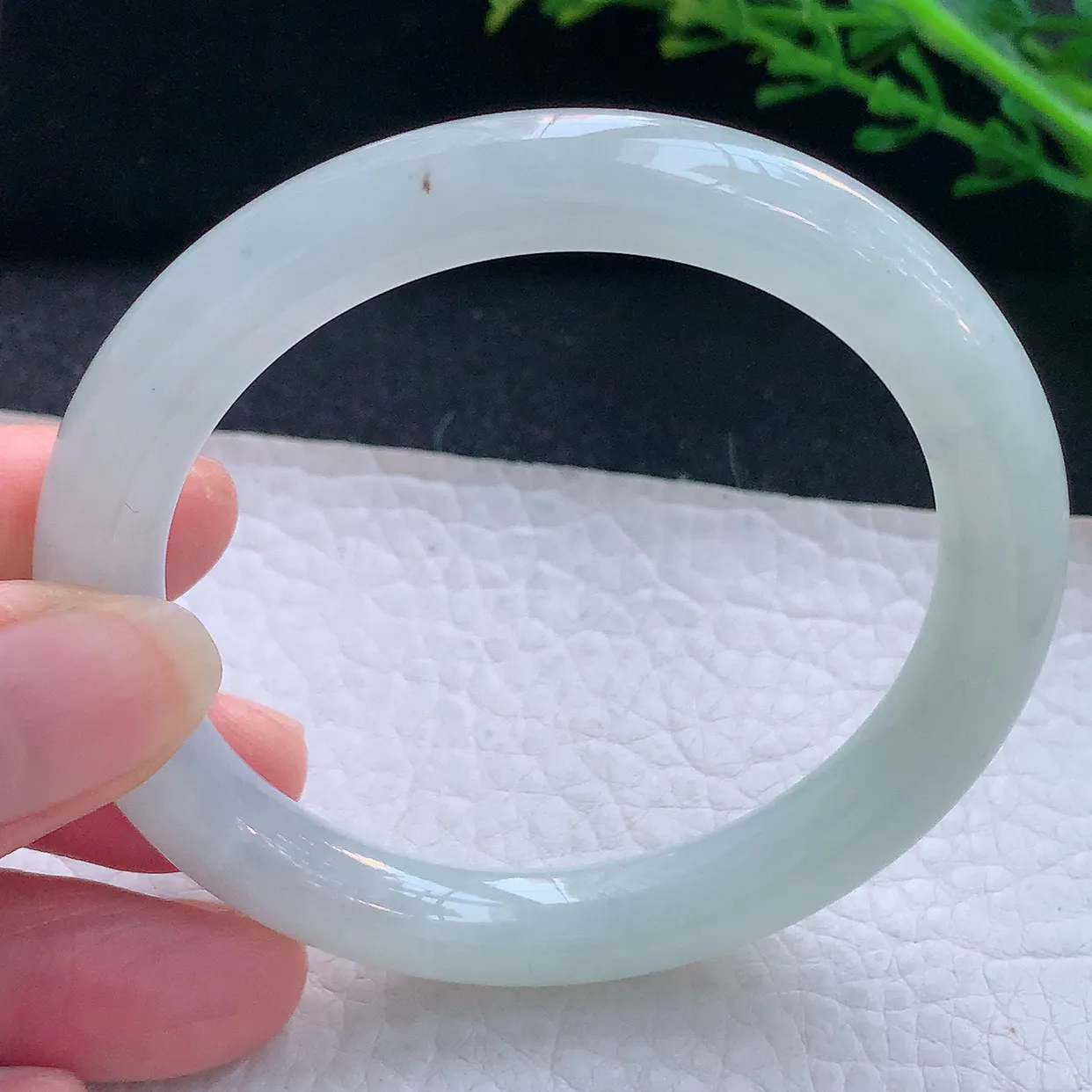 n自然光54*8.8美人镯 翡翠a货玉手镯精美纯美圆条玉手环 叮当镯