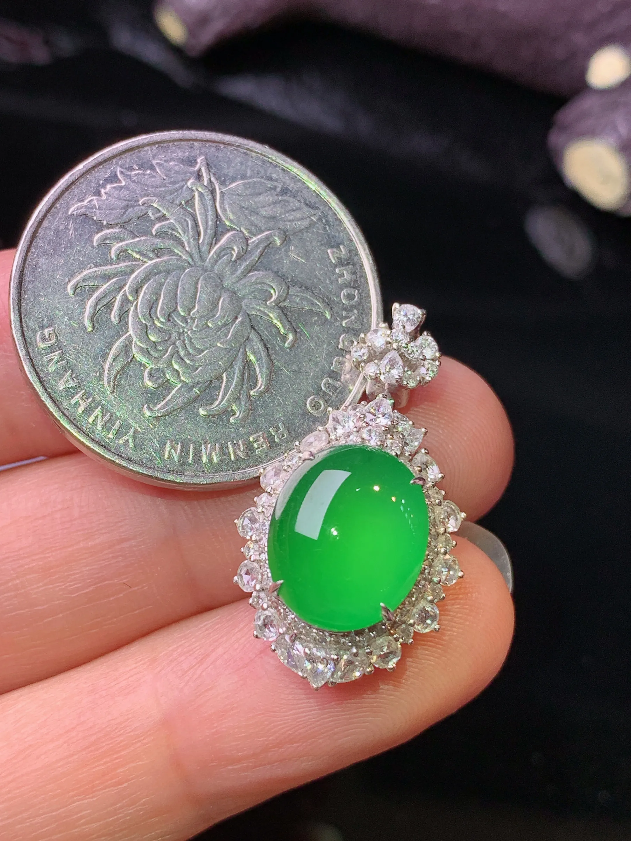 18k金钻镶嵌满绿蛋面手链吊坠两用款 玉质细腻 色泽清新艳丽 整体尺寸25.6*14.8*10.2