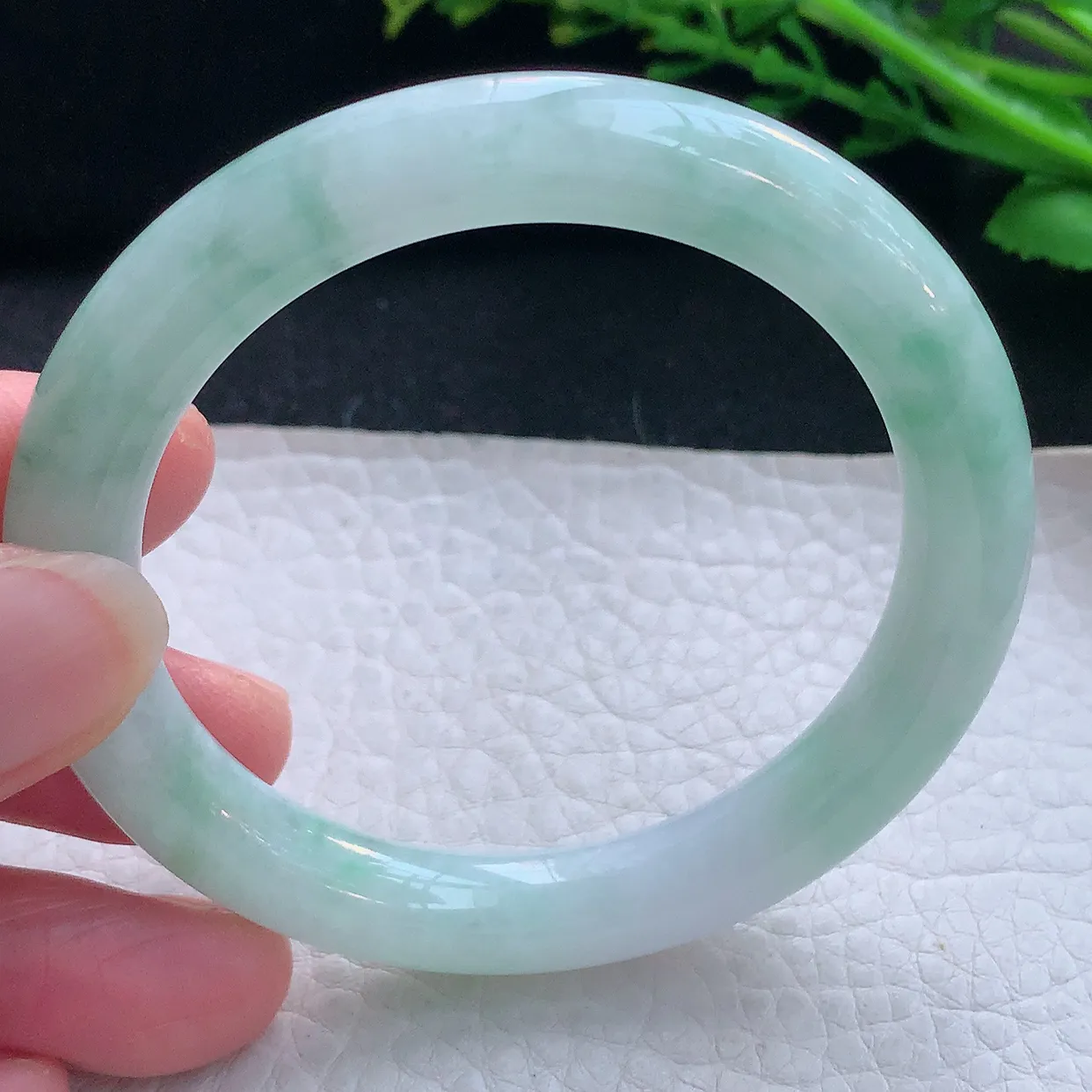 n小圈口52*8.5叮当镯 翡翠a货玉手镯精美飘花圆条玉手环 美人镯