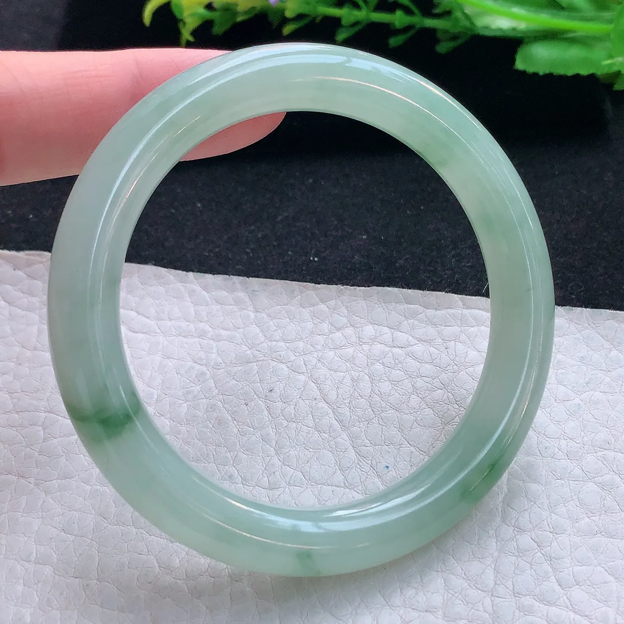 xx自然光56*9.3美人镯 翡翠a货玉手镯冰飘花圆条玉手环 叮当镯