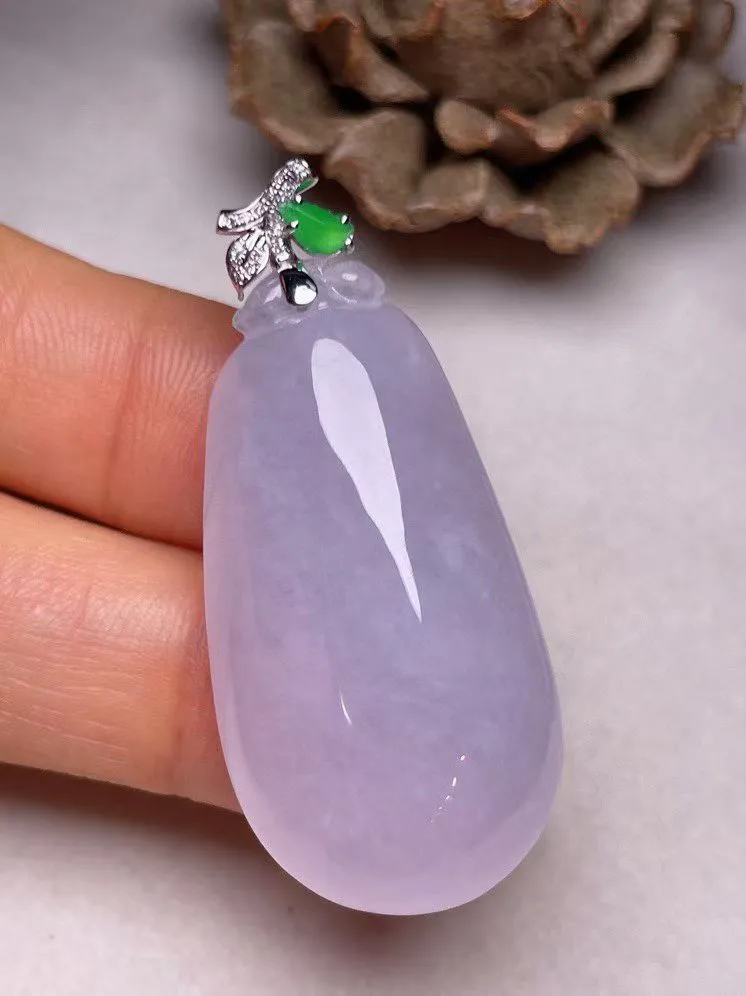 冰糯种淡紫福瓜吊坠、真金真钻镶嵌，种水好，玉质细腻 .裸石尺寸 38.0*19.5*