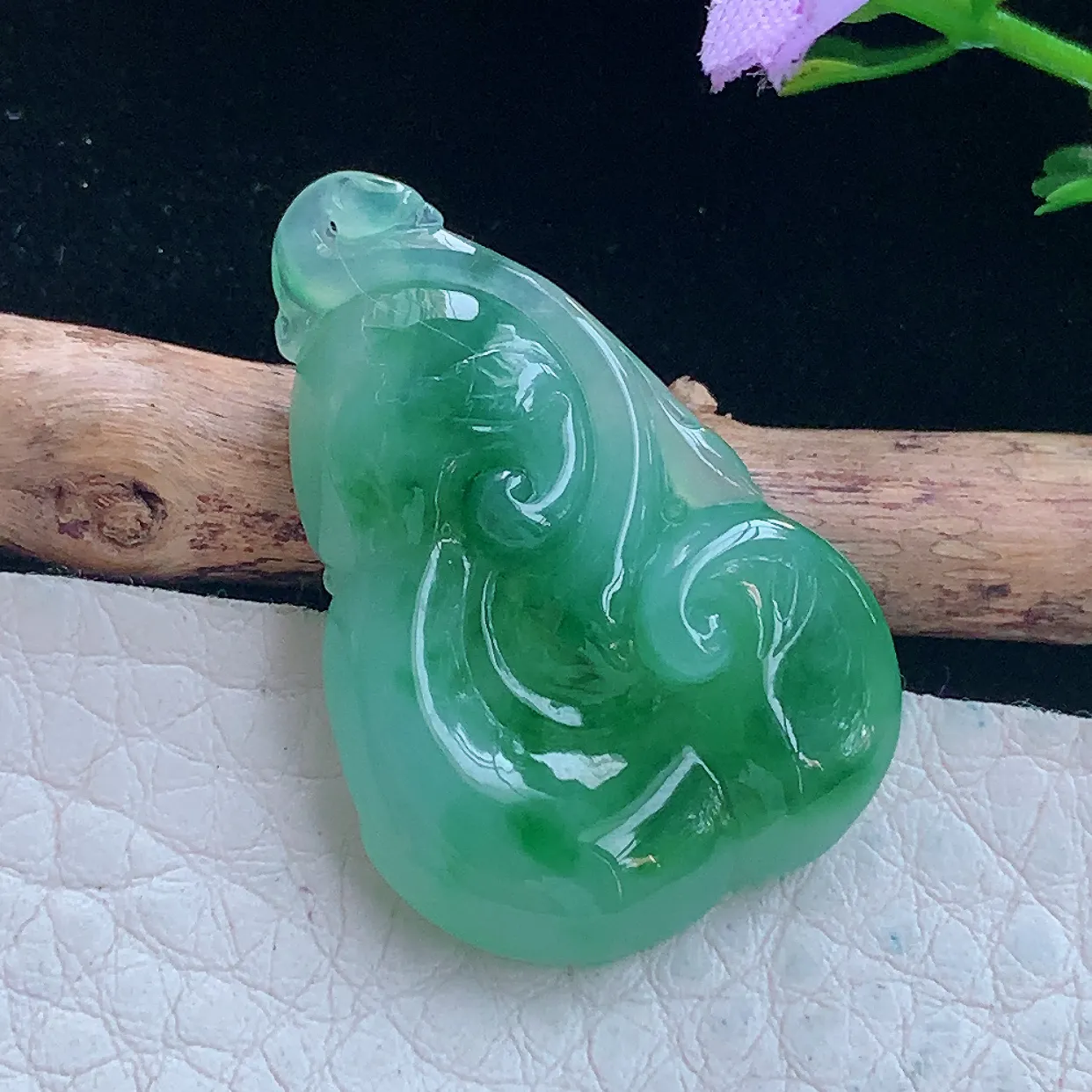 lz自然光31*20.8*6.2缅甸翡翠精雕冰绿祥云如意玉吊坠 玉挂件