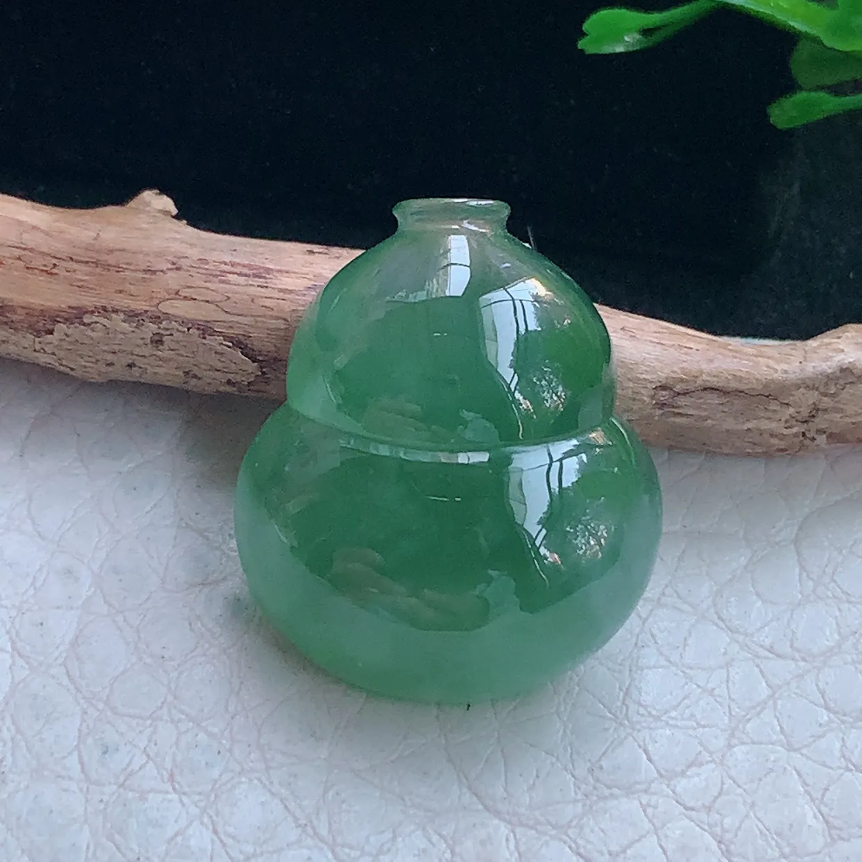 lz自然光23.3*20*9.2镶嵌款缅甸翡翠精雕冰油饱满葫芦玉吊坠 玉挂件