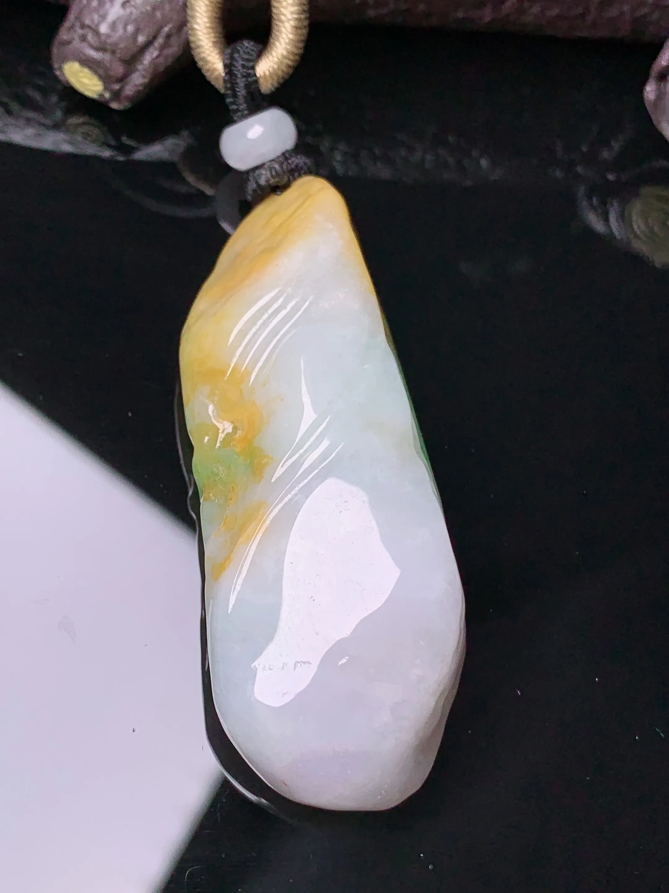 飘黄绿悟道山水牌子吊坠 玉质细腻 色泽清新艳丽 整体尺寸53.3*19*10.5