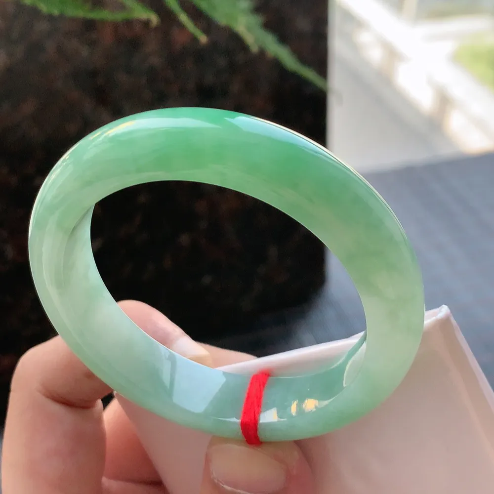 正圈冰糯阳绿 无瑕 尺寸:52.7/12.5/8.4 色好