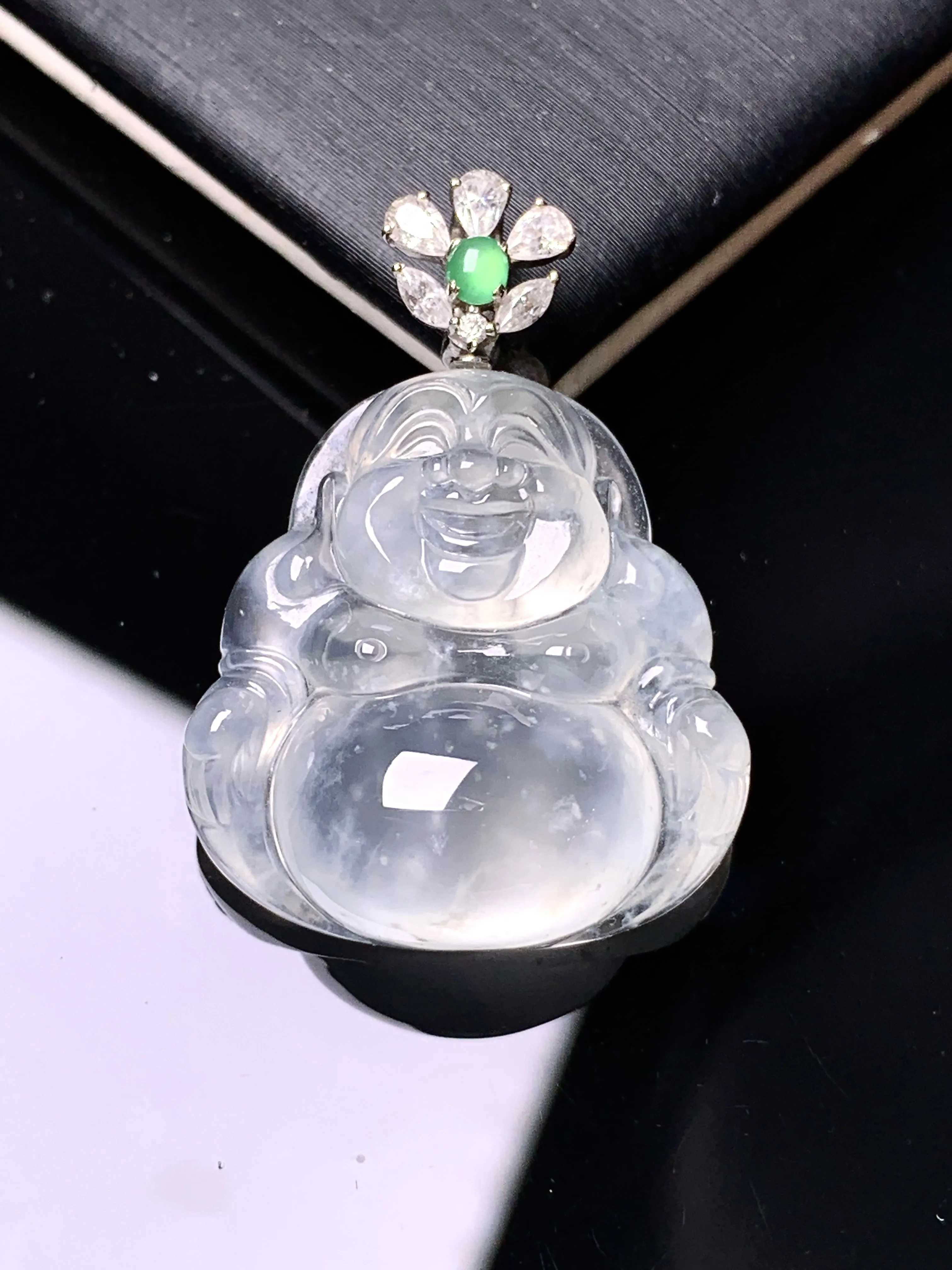 18k金钻镶嵌冰种佛公吊坠 玉质细腻 色泽清新艳丽 整体尺寸30.2*21.8*8