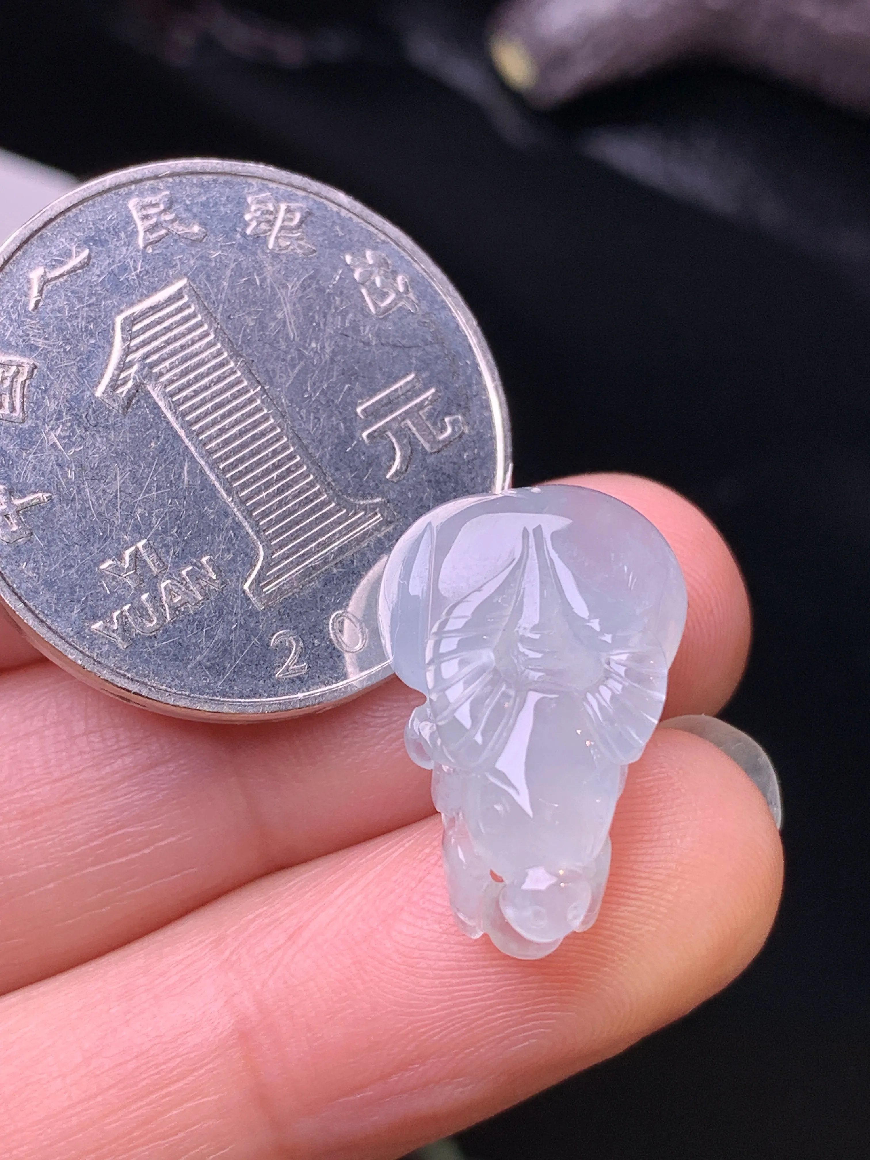 冰种生肖牛吊坠 玉质细腻 色泽清新艳丽 整体尺寸19.5*13*7.6