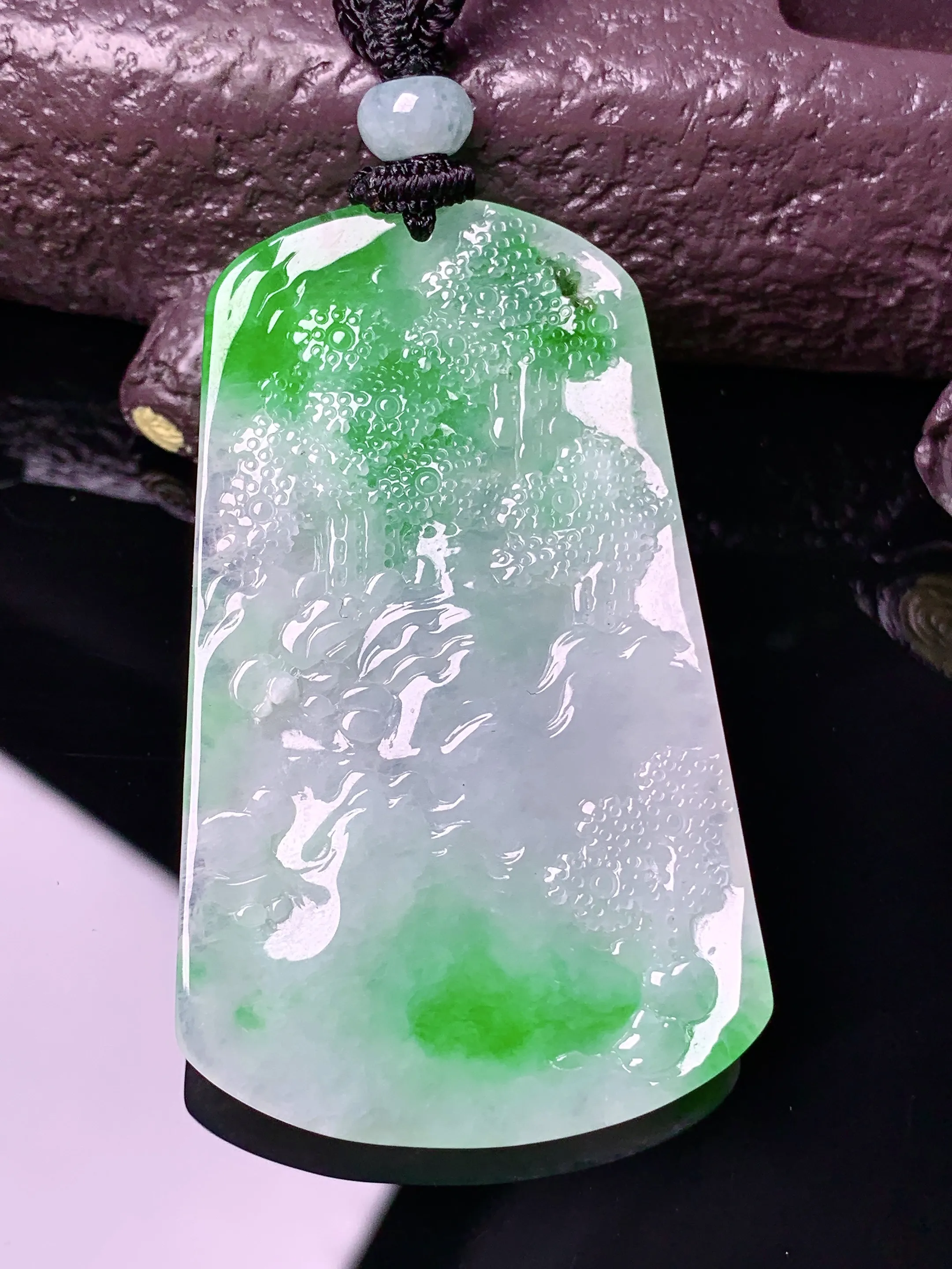 飘绿观音吊坠 玉质细腻 色泽清新艳丽 整体尺寸54.5*32.5*5.3