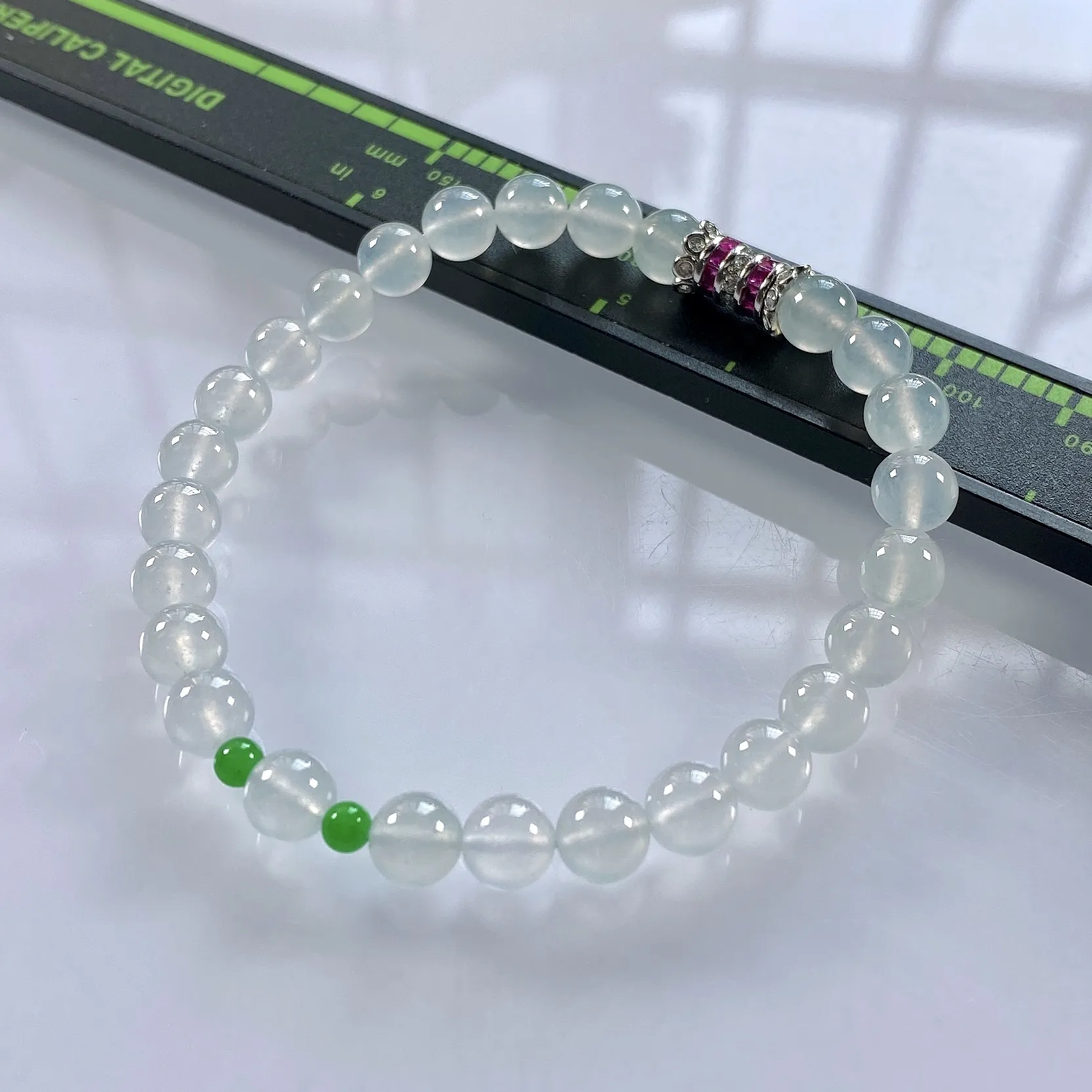 缅甸天然翡翠A货，卡6高冰种起光起胶圆珠手串手链，尺寸：白珠6mm/26颗，小绿珠3.3mm/2颗，长度175mm，重量：12.00g