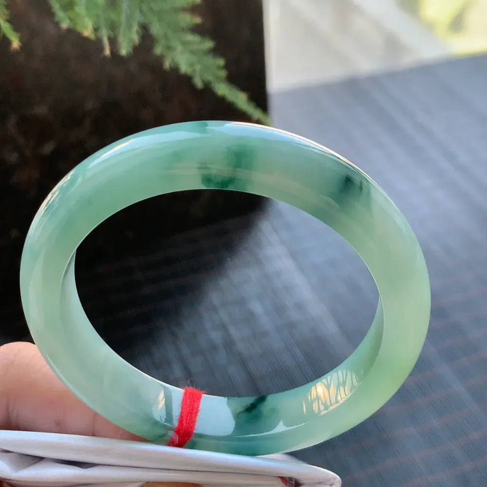 正圈冰飘花 无瑕 尺寸:57.1/11.2/8.7 花美