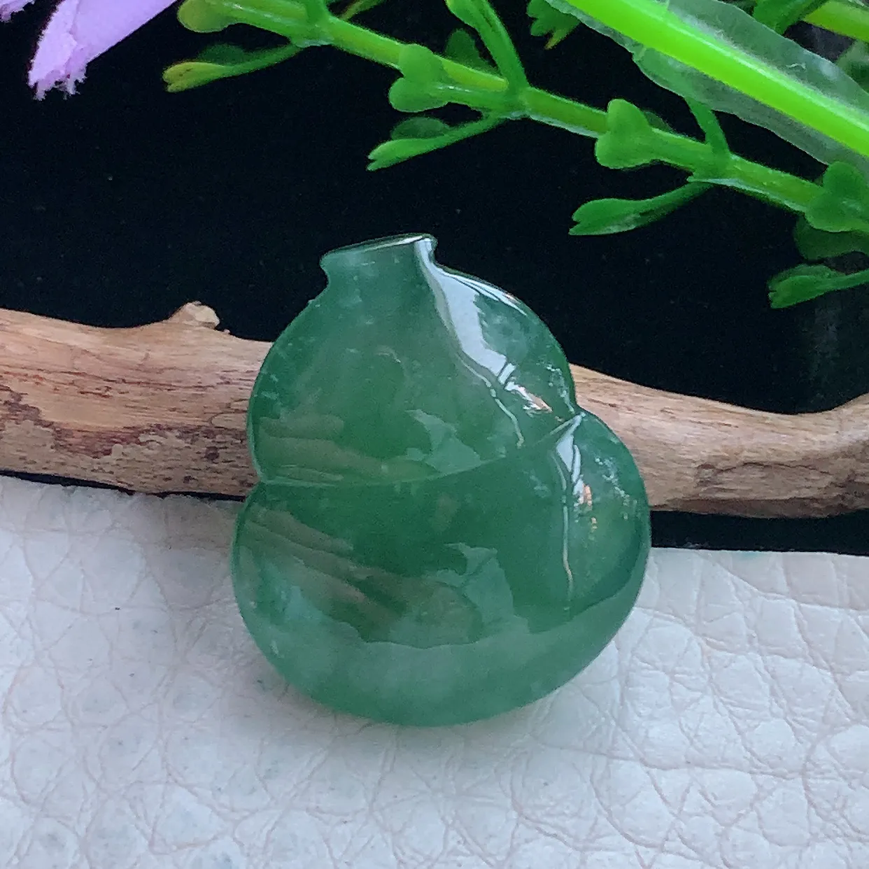 lz自然光23.3*20*9.2镶嵌款缅甸翡翠精雕冰油饱满葫芦玉吊坠 玉挂件