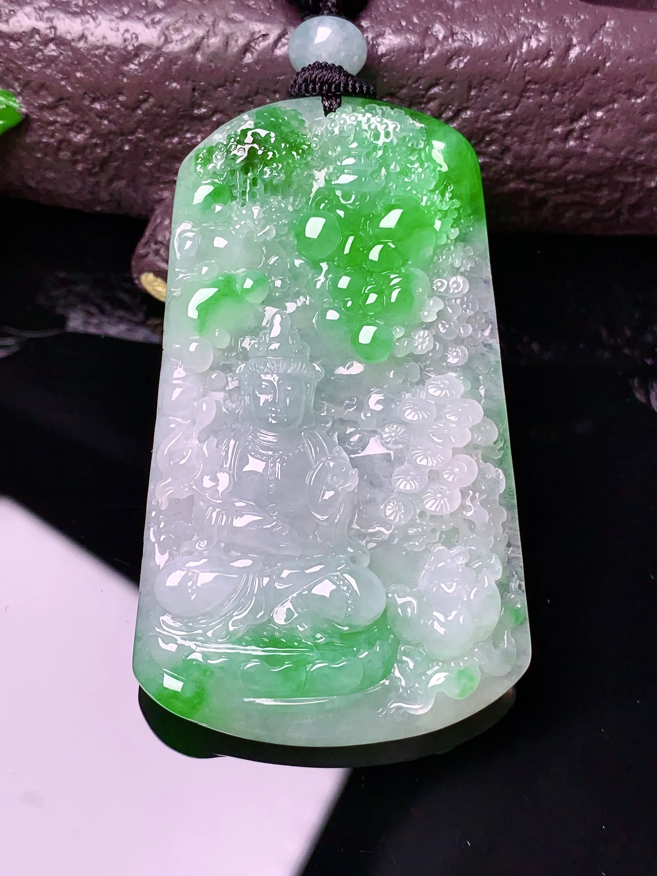飘绿观音吊坠 玉质细腻 色泽清新艳丽 整体尺寸54.5*32.5*5.3