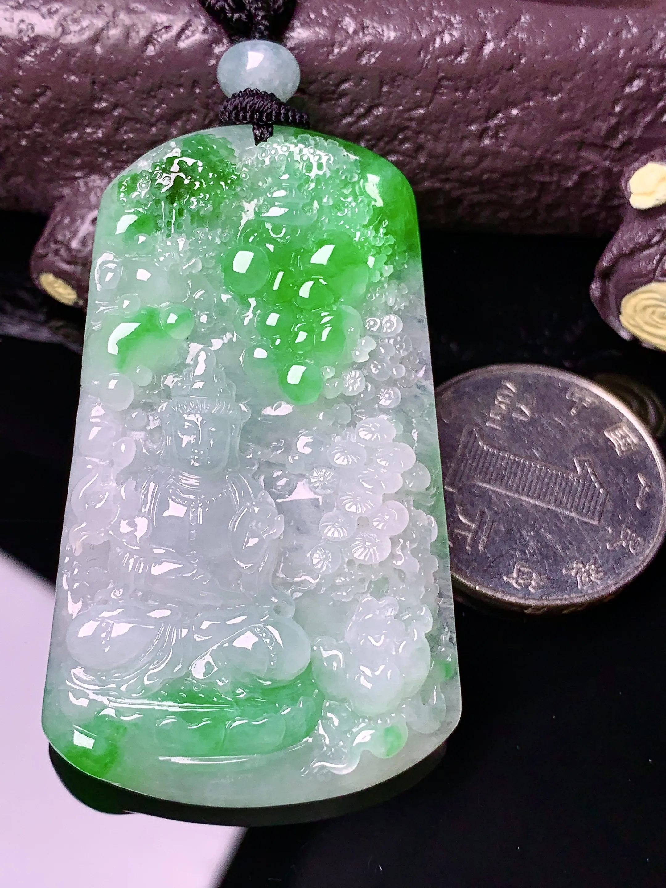 飘绿观音吊坠 玉质细腻 色泽清新艳丽 整体尺寸54.5*32.5*5.3