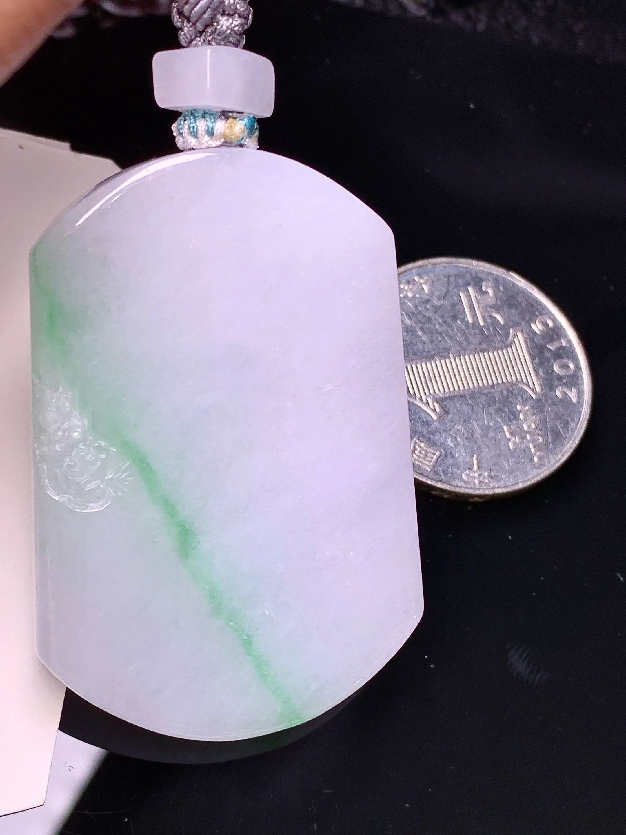 飘绿无事牌吊坠 玉质细腻 色泽清新艳丽 整体尺寸47.5*32.2*5.8