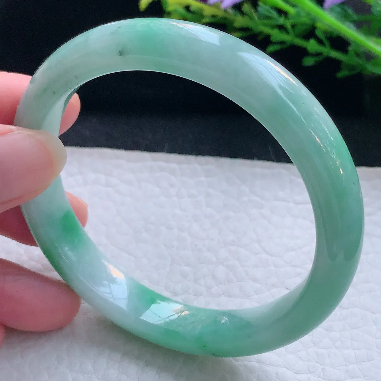 js自然光58.5*11.3*7.8平安镯 翡翠a货玉手镯精美飘绿宽边玉手环