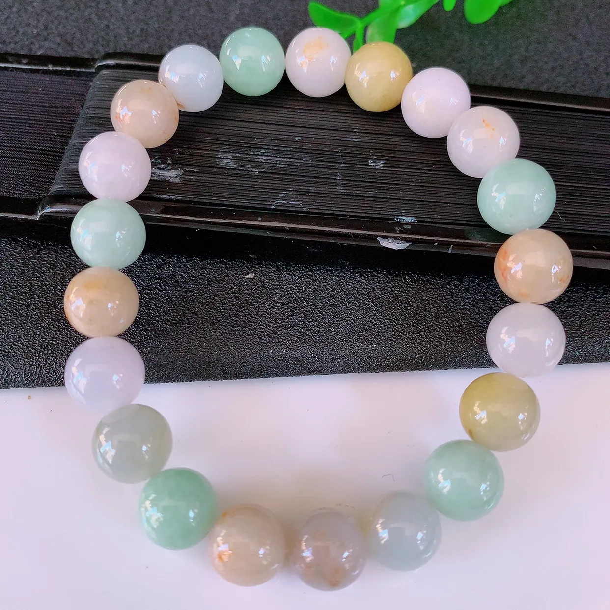 自然光实拍，冰润多宝翡翠手链，多彩翡翠手串，颜色丰富，料子细腻，高档大气，自戴送礼佳品！#46.16取一尺寸9mm