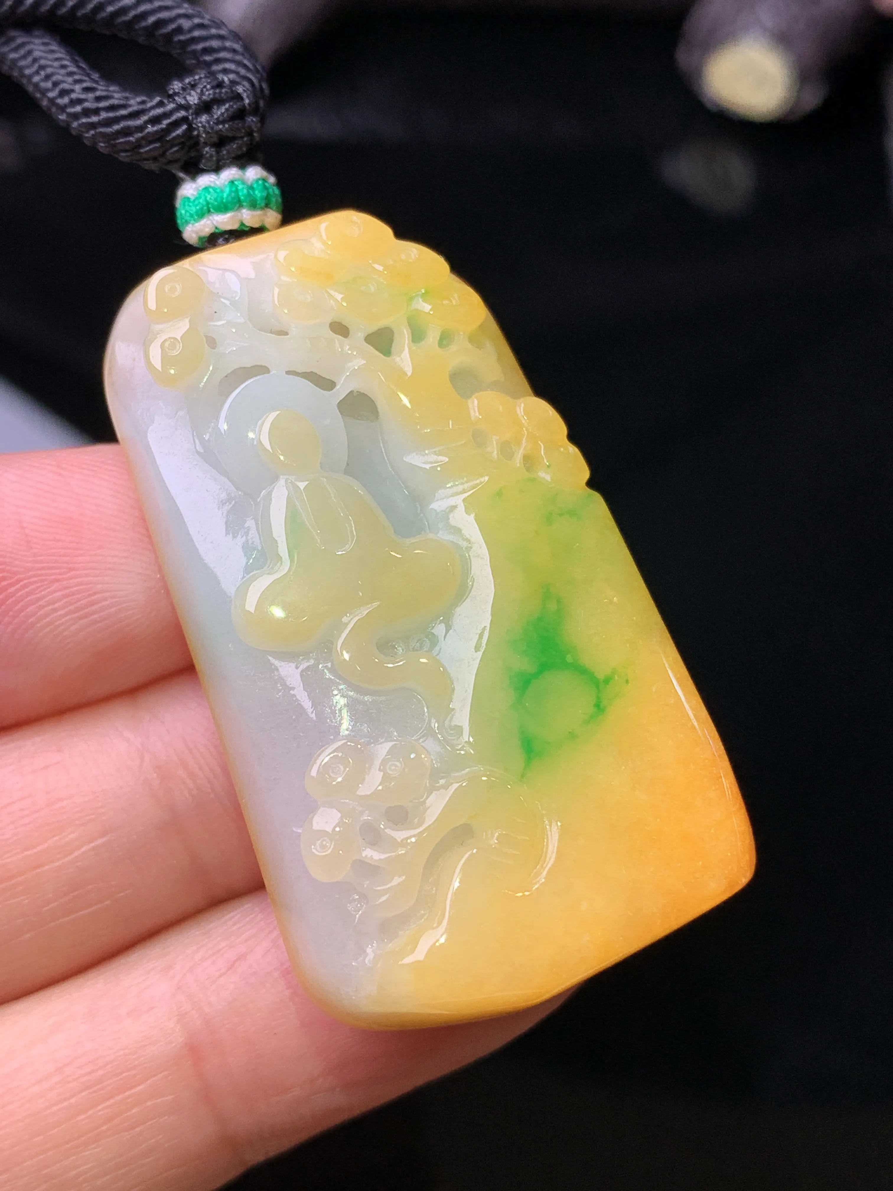 黄绿悟道吊坠 玉质细腻 色泽清新艳丽 整体尺寸42.5*22.5*10.6