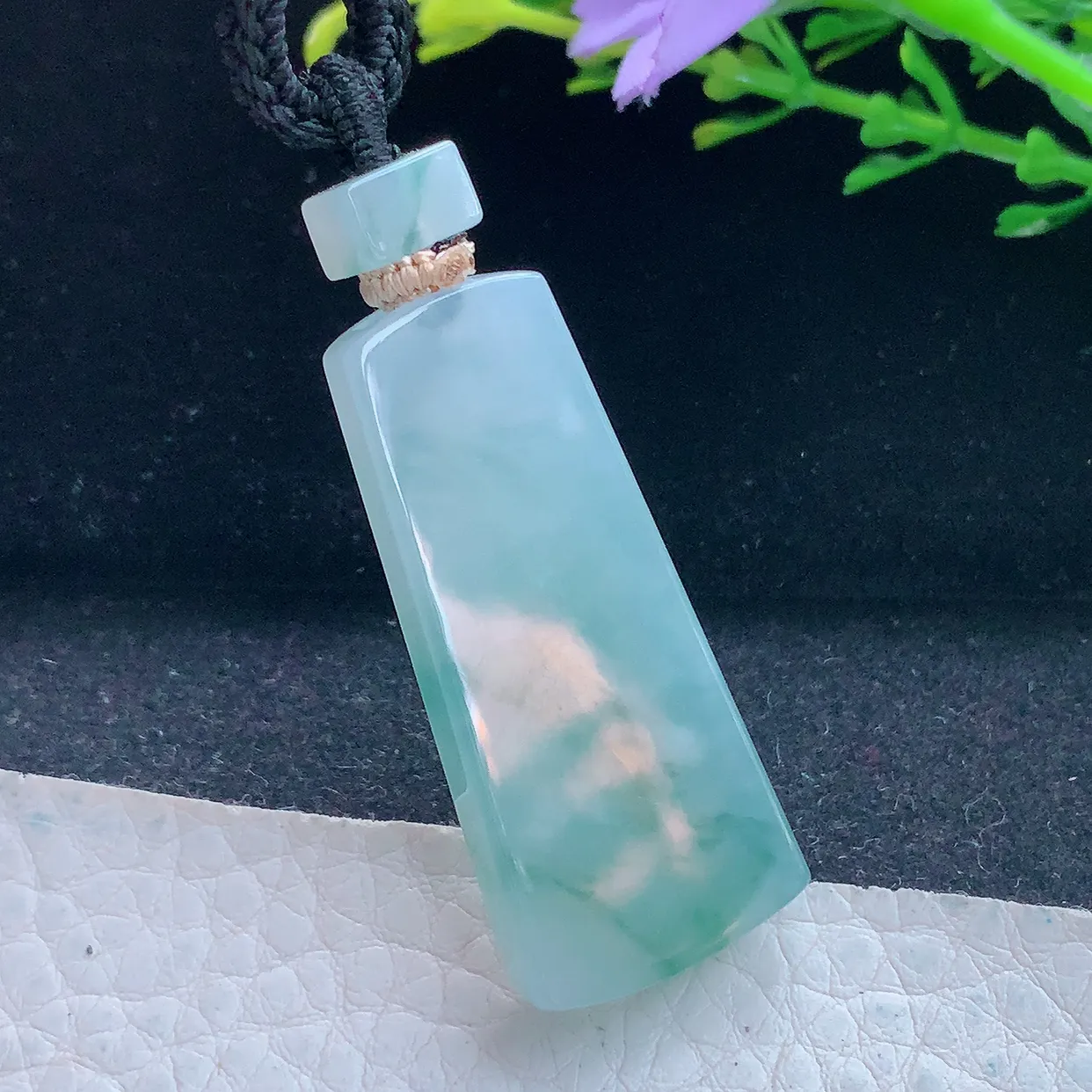 yl实拍40.2*17.6*6翡翠a货精雕冰飘花怀古雕无事牌玉吊坠 玉挂件