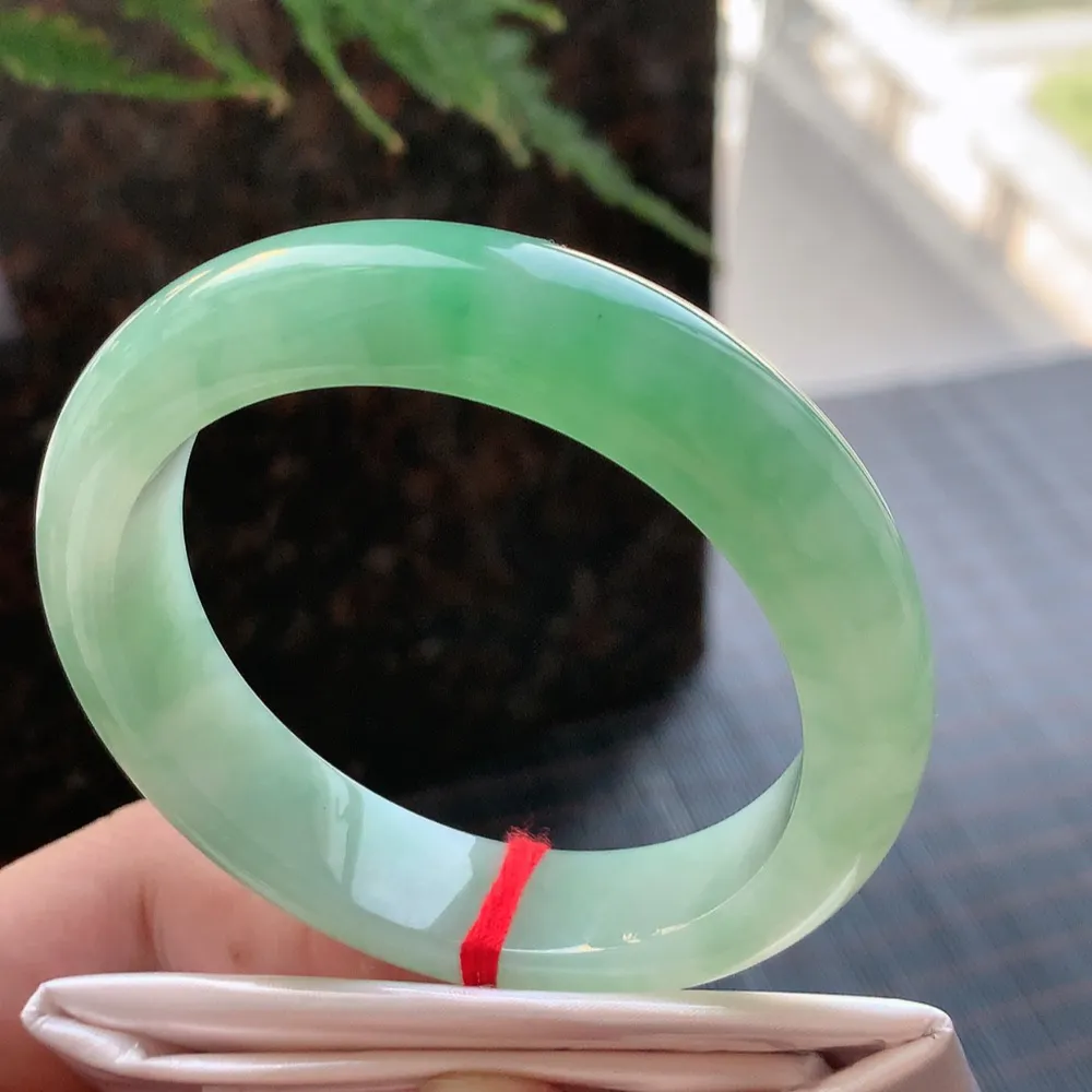 正圈冰糯阳绿 无瑕 尺寸:52.7/12.5/8.4 色好