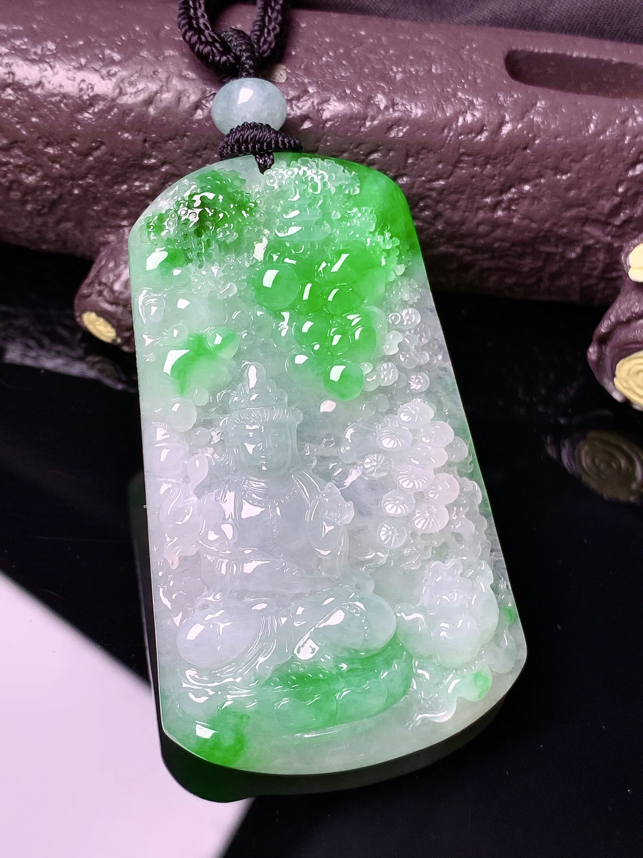 飘绿观音吊坠 玉质细腻 色泽清新艳丽 整体尺寸54.5*32.5*5.3