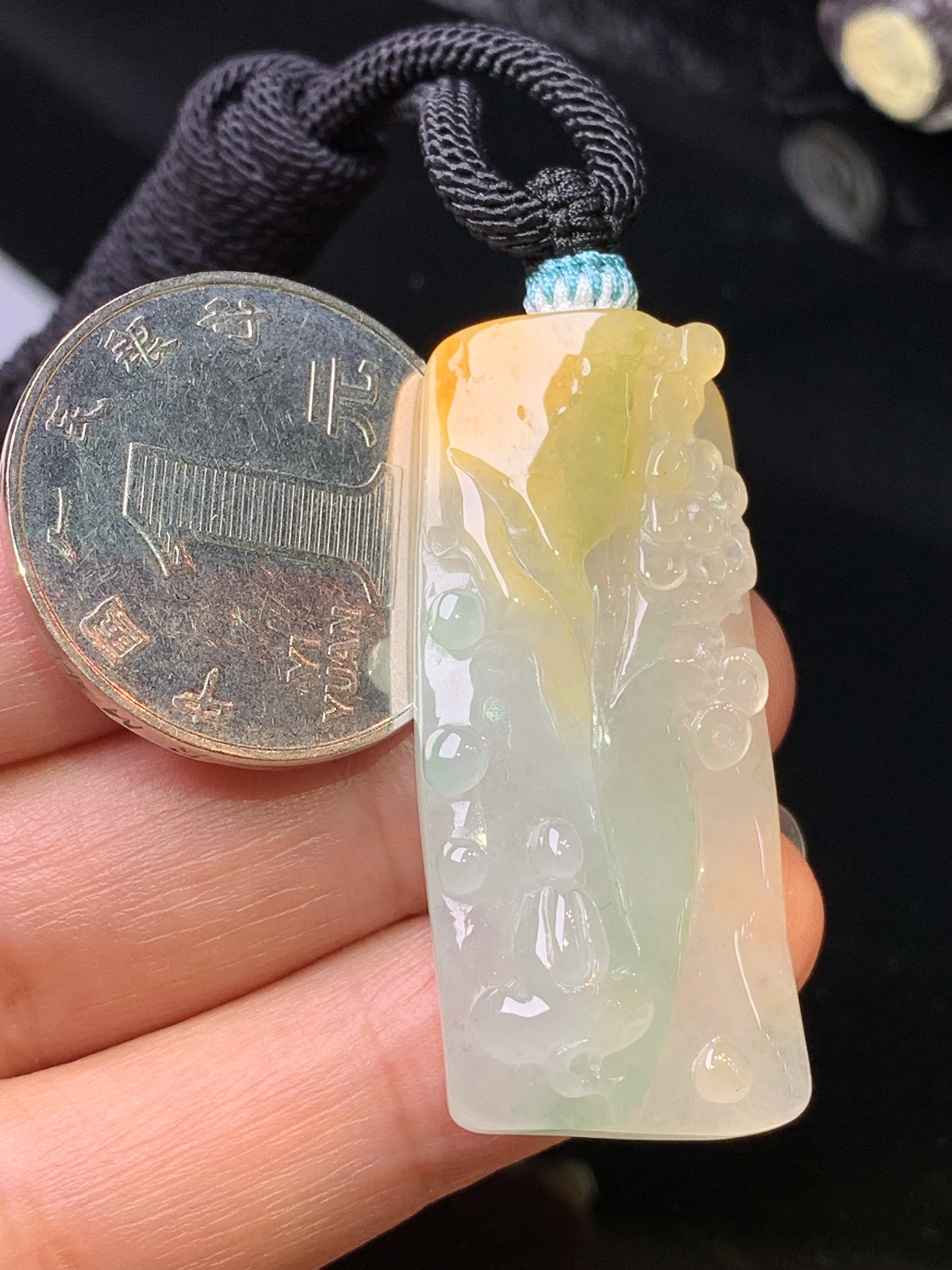 飘黄翡悟道吊坠 玉质细腻 色泽清新艳丽 整体尺寸40*18.5*7